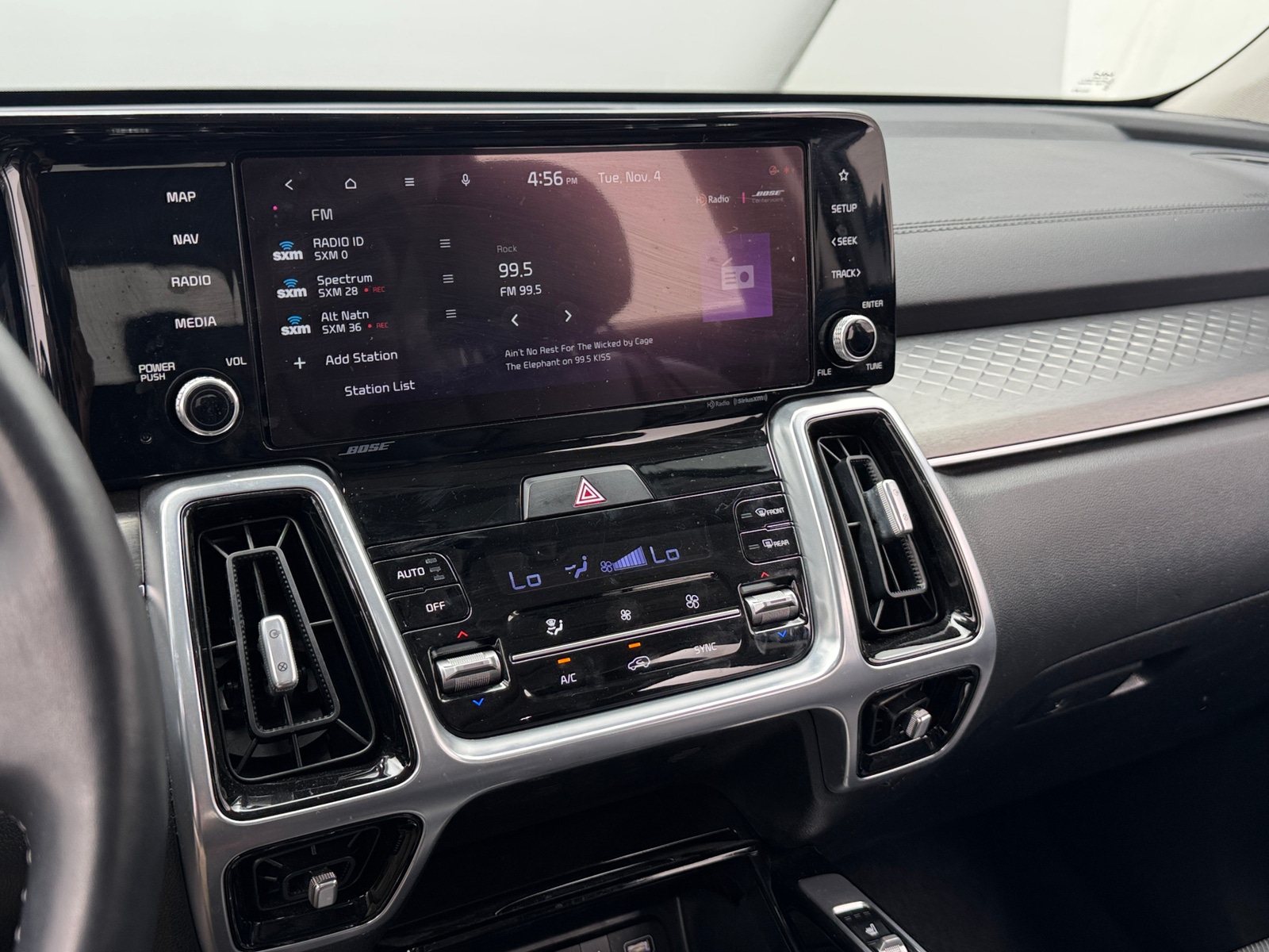 Thumbnail: 2022 Kia Sorento - 3