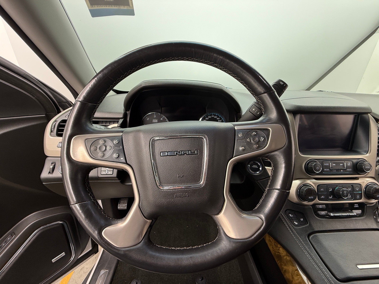 Thumbnail: 2017 GMC Yukon - 4