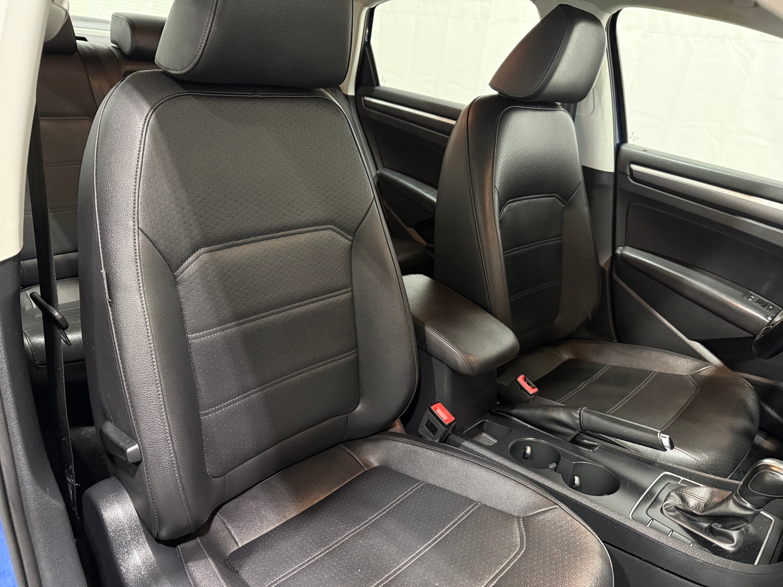 Thumbnail: 2016 Volkswagen Passat - 2