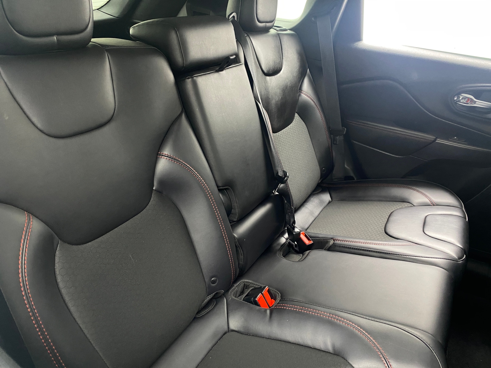 Thumbnail: 2019 Jeep Cherokee - 6