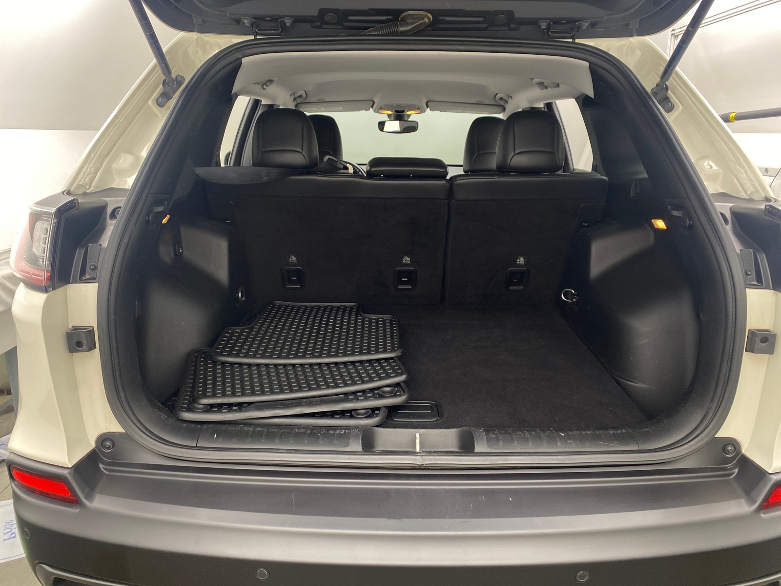 Thumbnail: 2019 Jeep Cherokee - 7