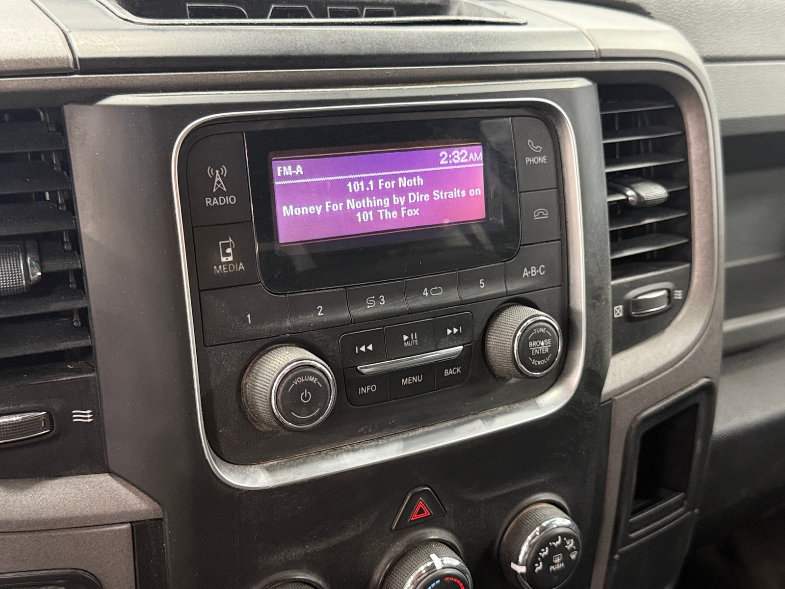 Thumbnail: 2020 RAM 1500 Classic - 4