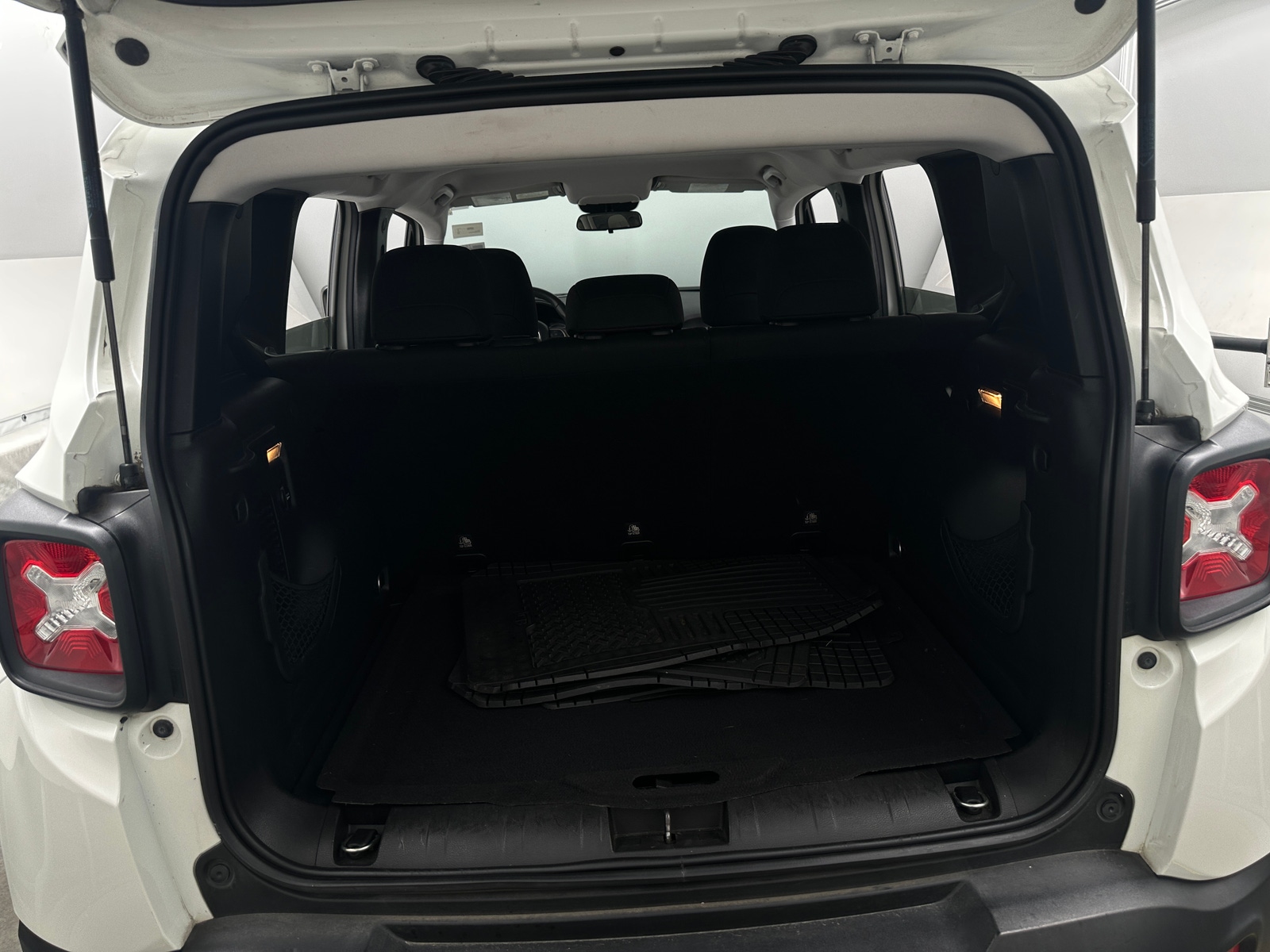 Thumbnail: 2017 Jeep Renegade - 7