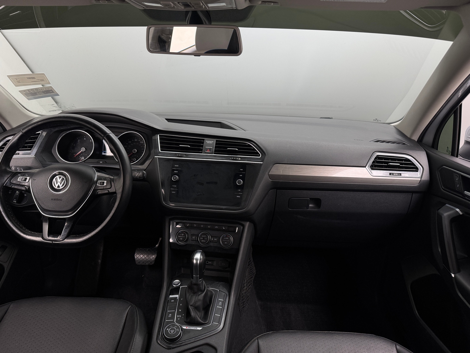 Thumbnail: 2018 Volkswagen Tiguan - 3