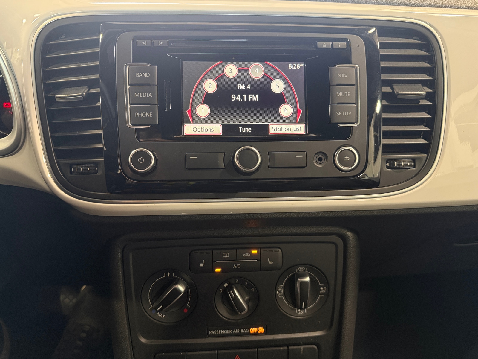 Thumbnail: 2013 Volkswagen Beetle - 4