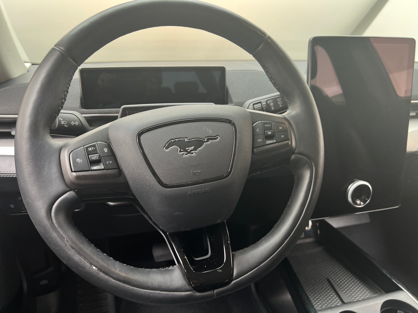 Thumbnail: 2022 Ford Mustang Mach-E - 4