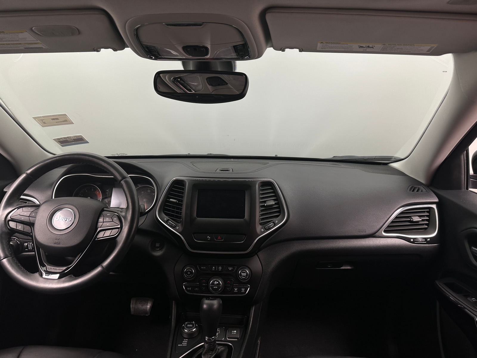 Thumbnail: 2019 Jeep Cherokee - 3