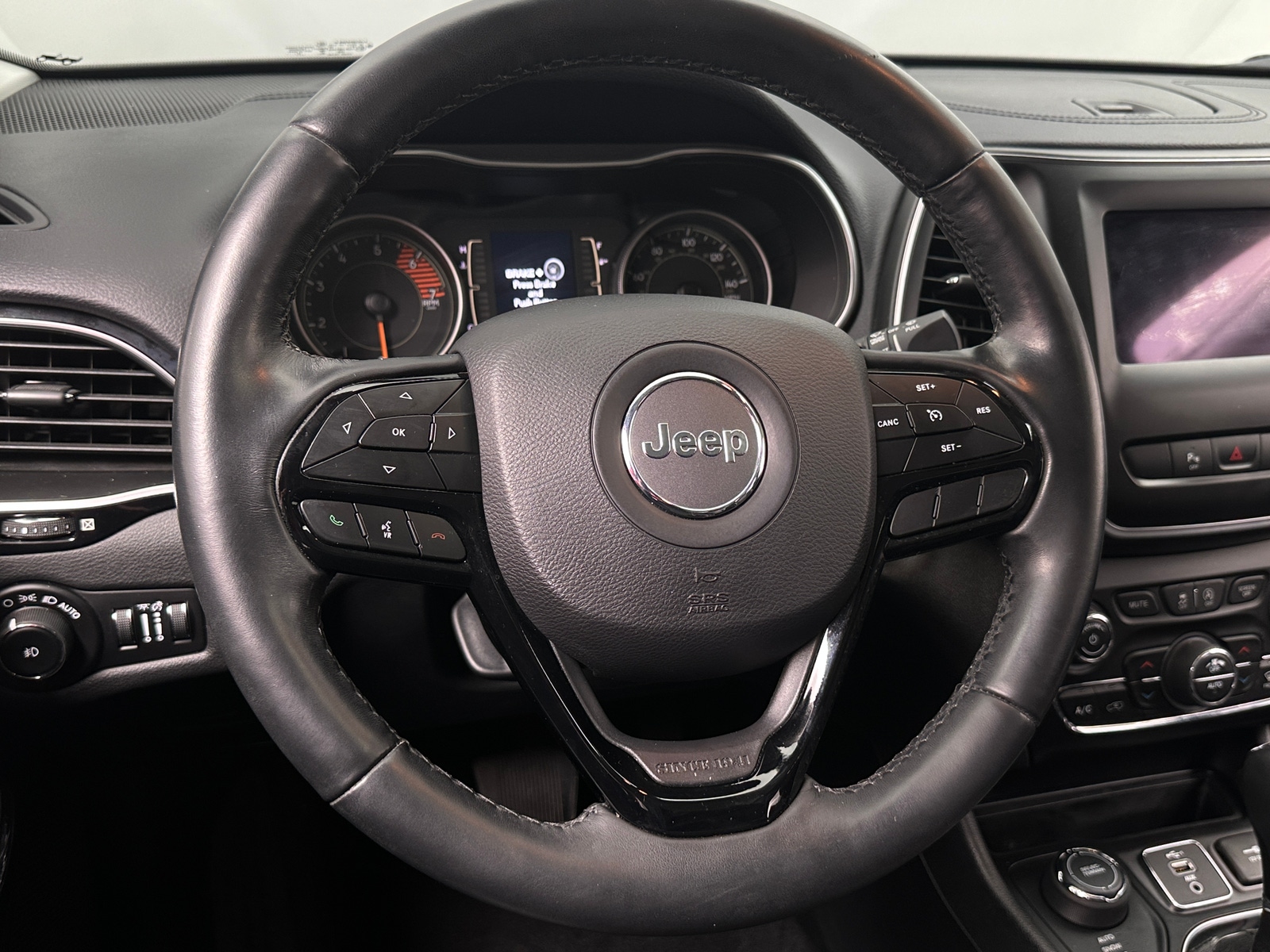 Thumbnail: 2019 Jeep Cherokee - 5