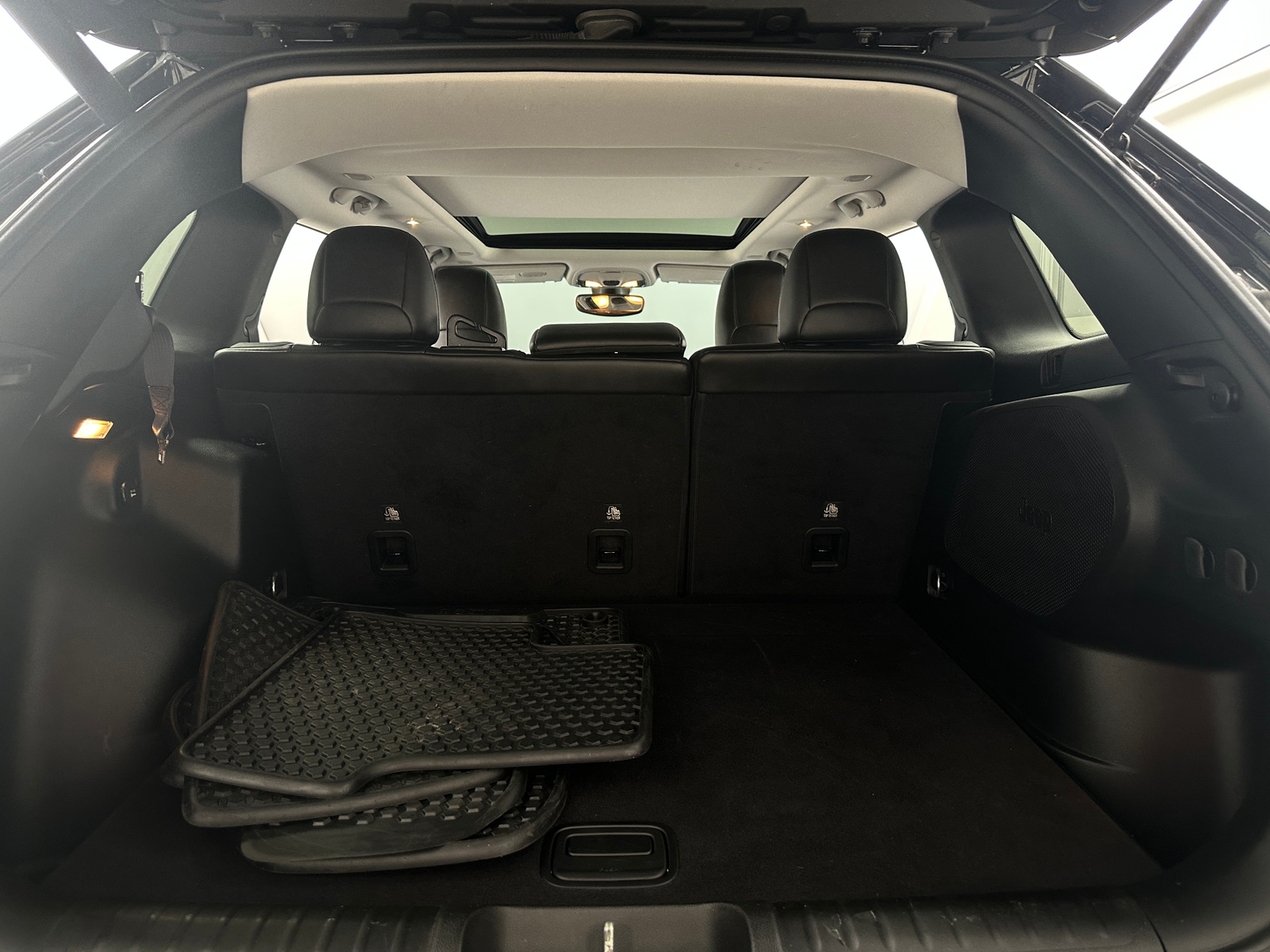 Thumbnail: 2019 Jeep Cherokee - 7