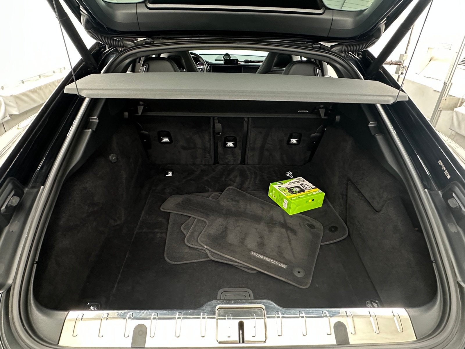 Thumbnail: 2022 Porsche Panamera - 6