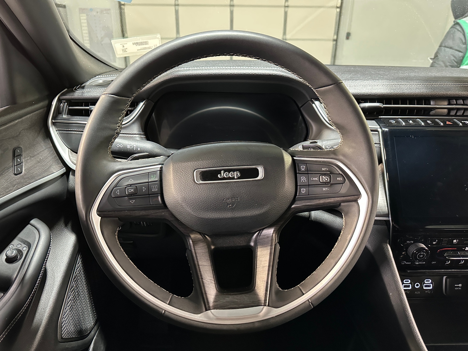 Thumbnail: 2024 Jeep Grand Cherokee L - 4