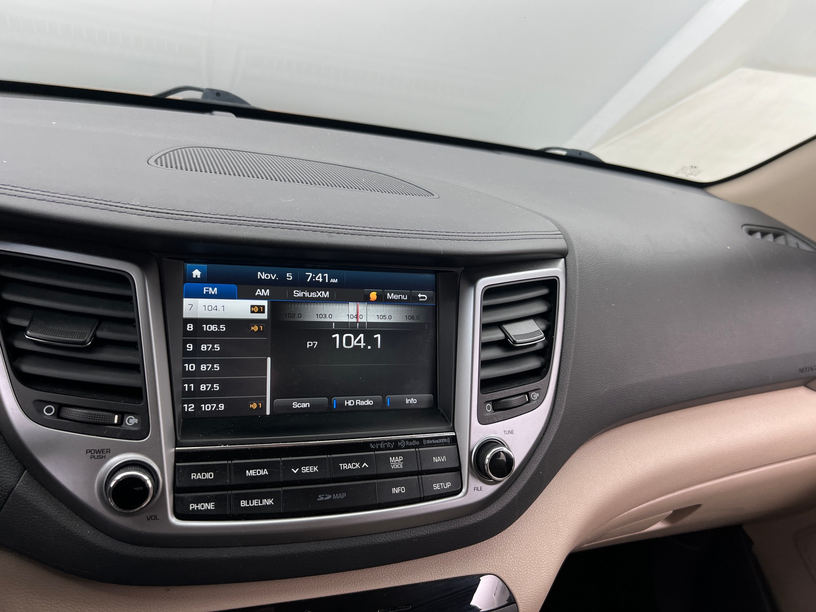 Thumbnail: 2017 Hyundai Tucson - 3