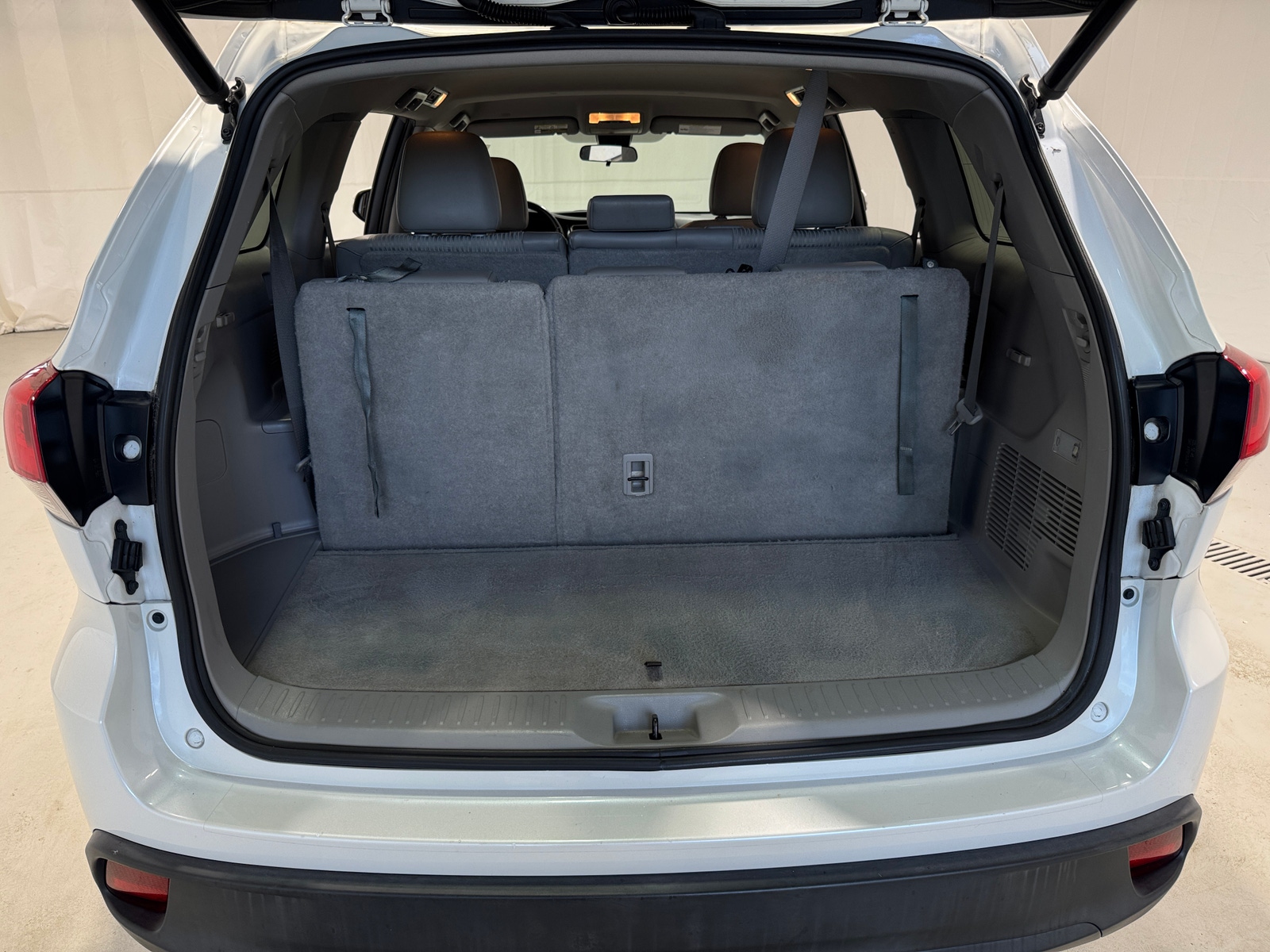 Thumbnail: 2019 Toyota Highlander - 6