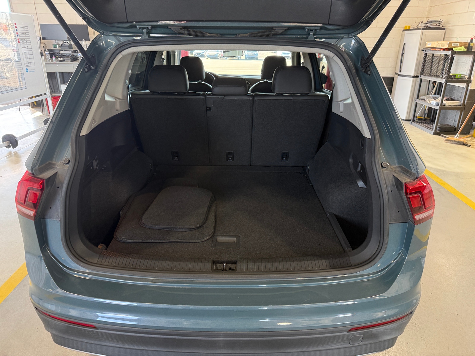 Thumbnail: 2019 Volkswagen Tiguan - 6