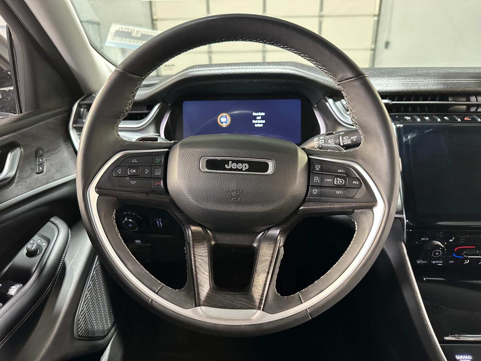 Thumbnail: 2023 Jeep Grand Cherokee L - 4