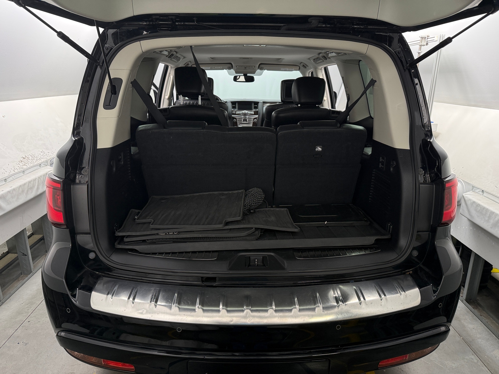 Thumbnail: 2019 INFINITI QX80 - 6