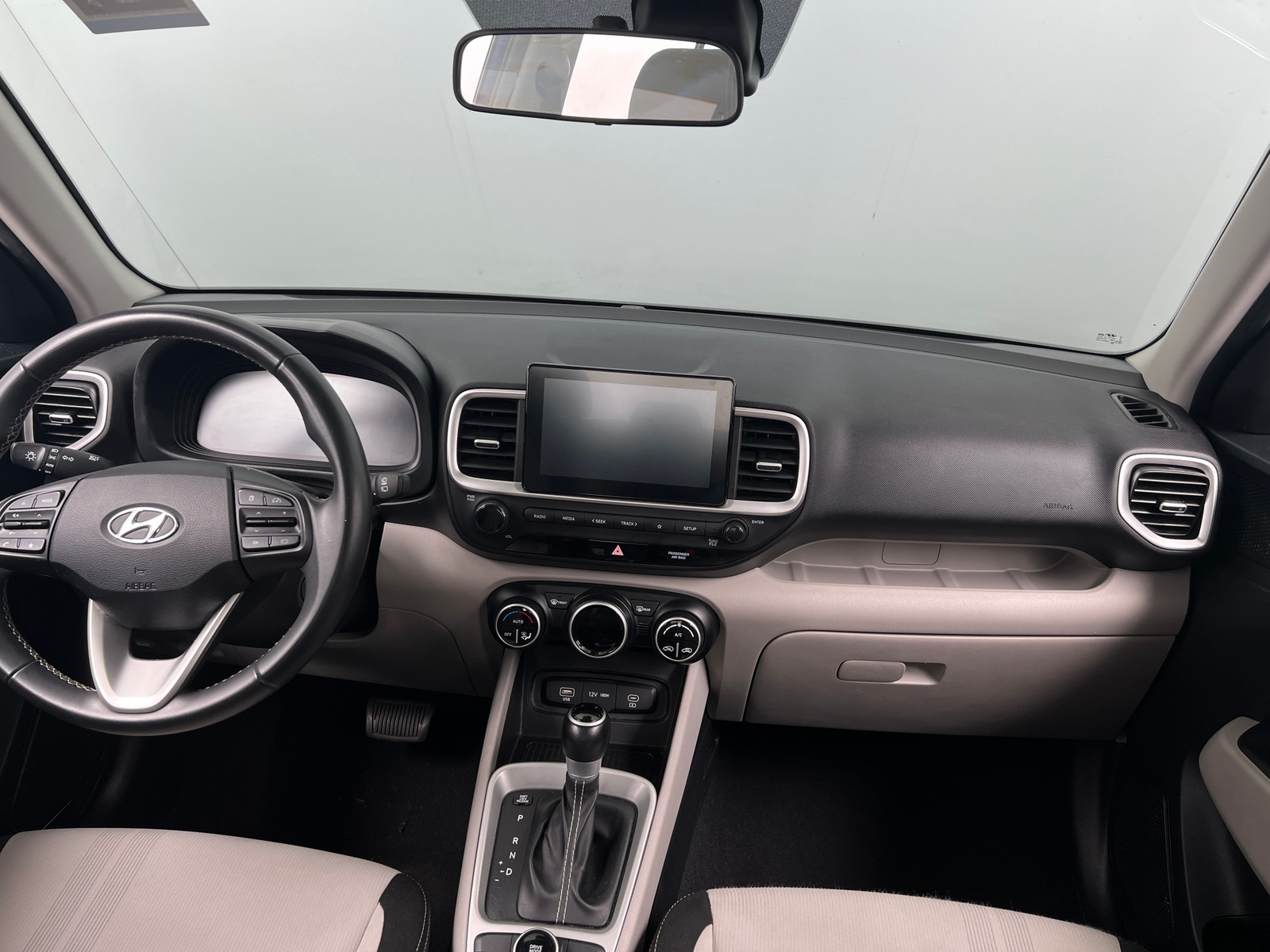 Thumbnail: 2023 Hyundai Venue - 3