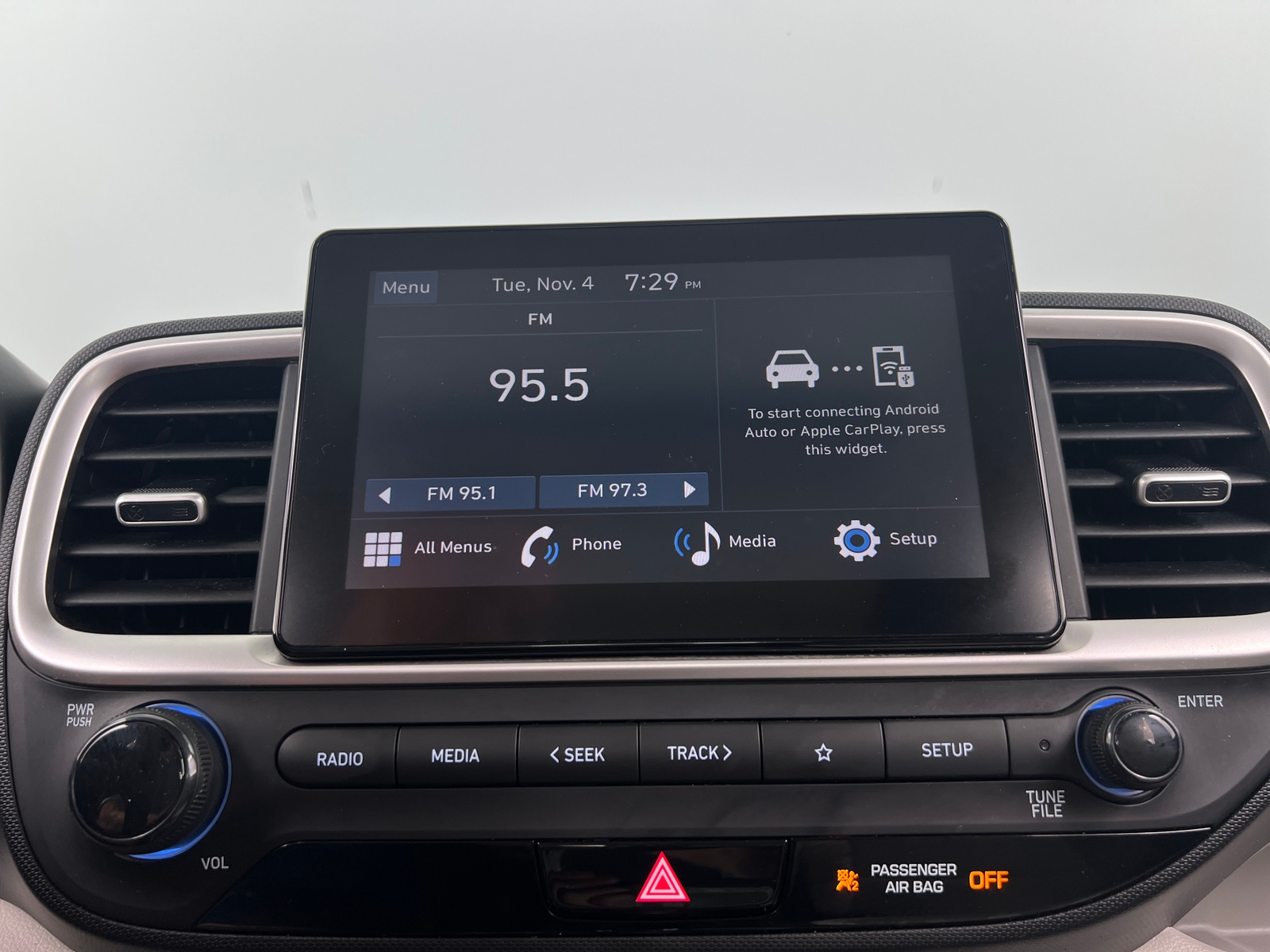 Thumbnail: 2023 Hyundai Venue - 4