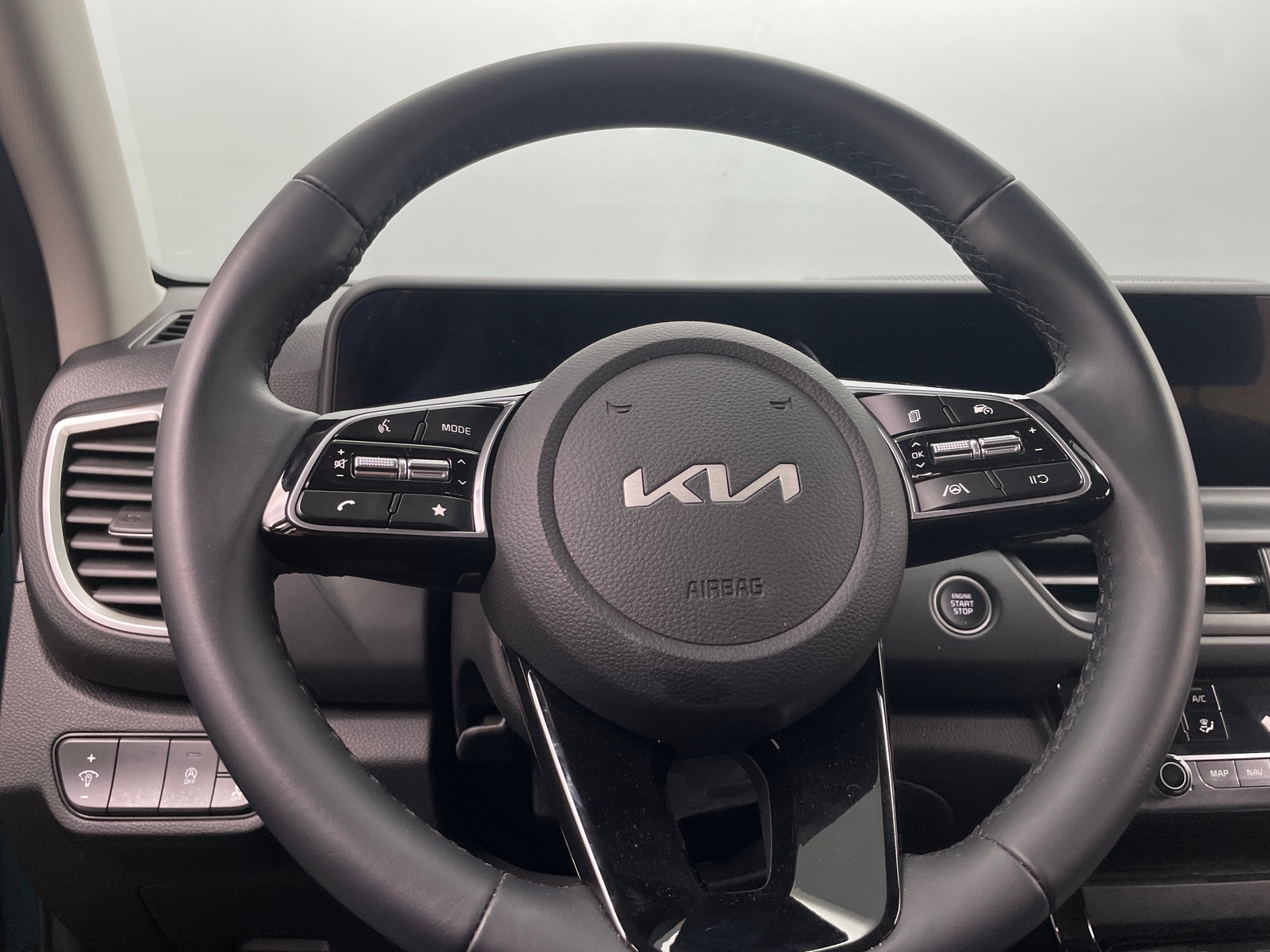 Thumbnail: 2024 Kia Seltos - 4