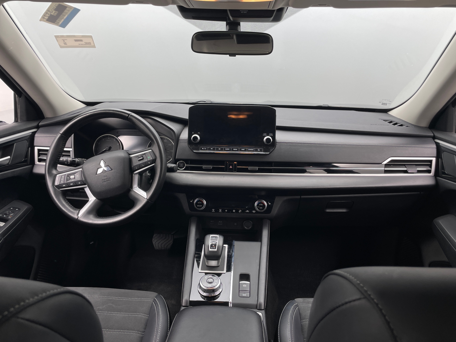 Thumbnail: 2024 Mitsubishi Outlander - 2