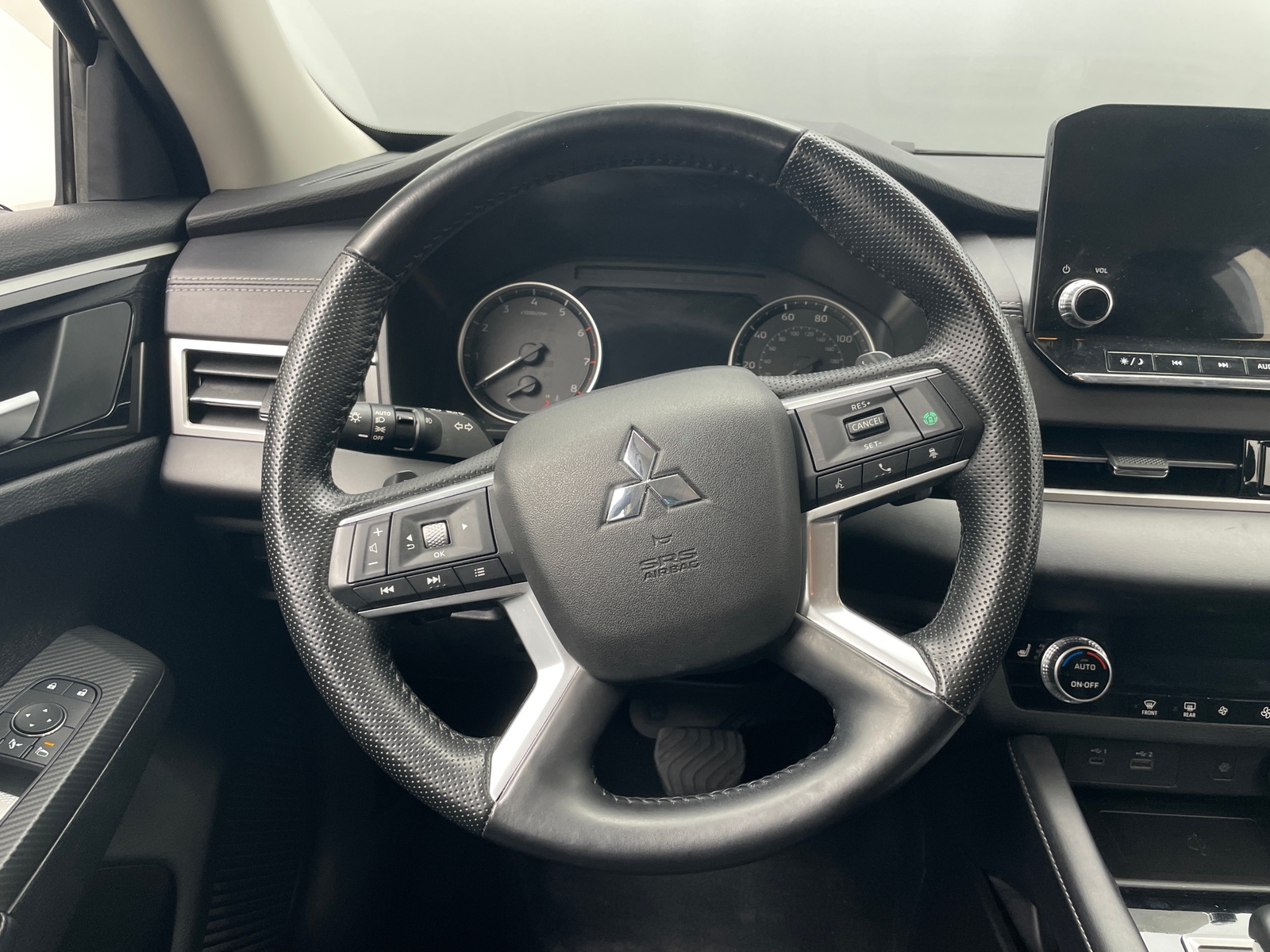 Thumbnail: 2024 Mitsubishi Outlander - 4