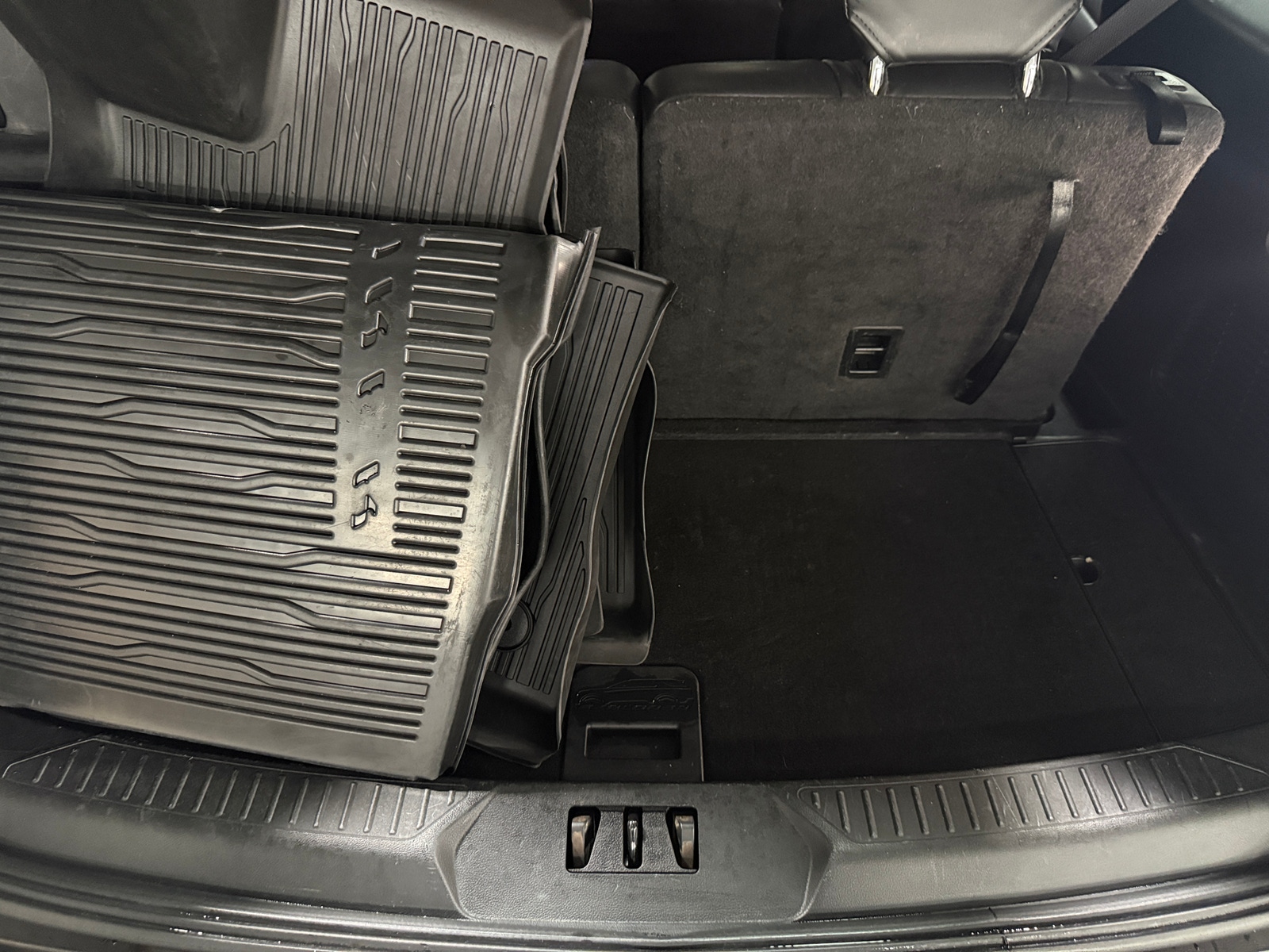 Thumbnail: 2022 Ford Explorer - 7