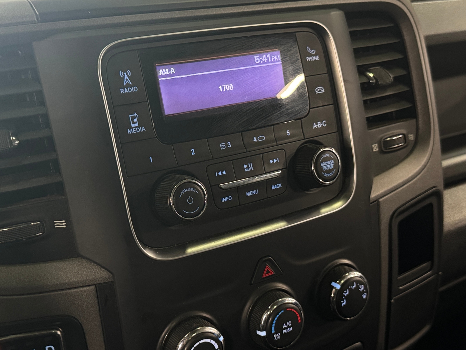 Thumbnail: 2019 RAM 1500 Classic - 4