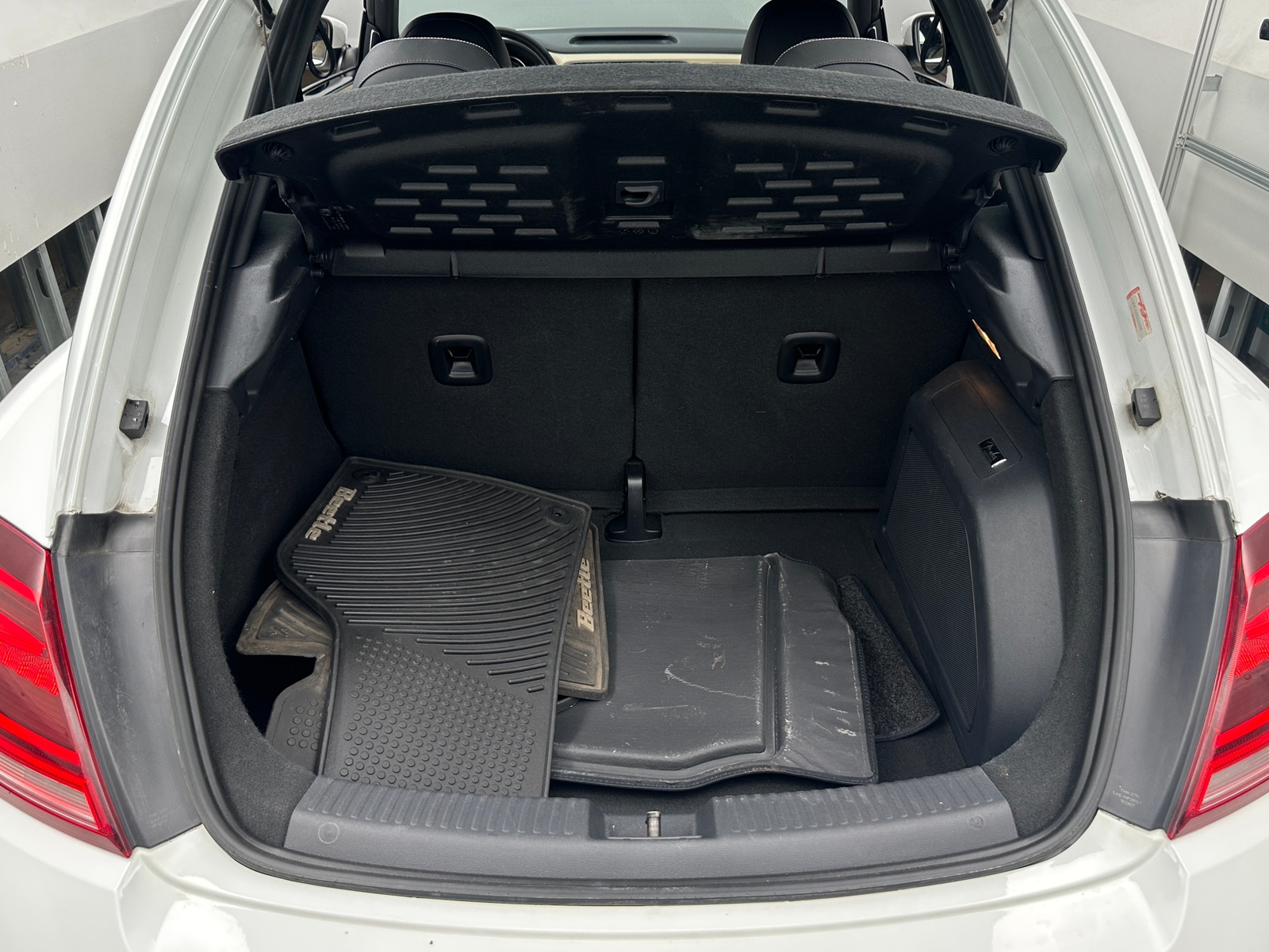 Thumbnail: 2019 Volkswagen Beetle - 6