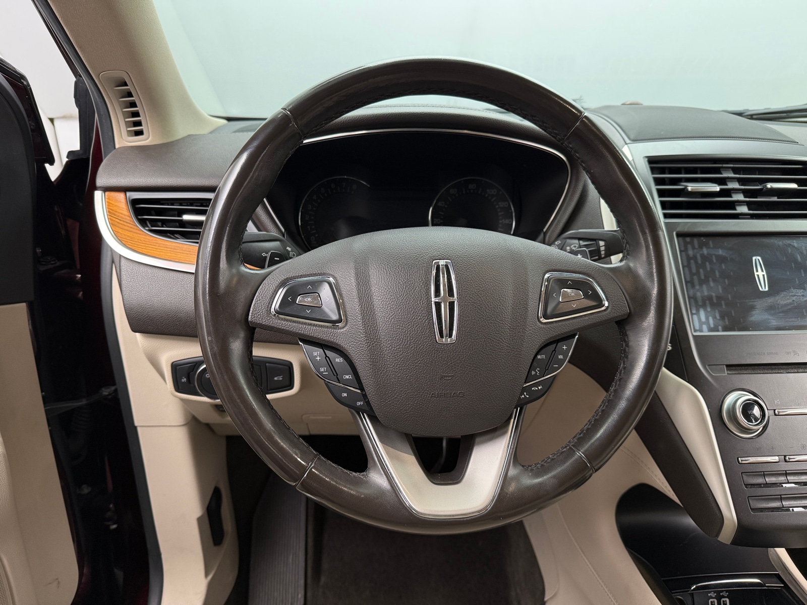 Thumbnail: 2018 Lincoln MKC - 4