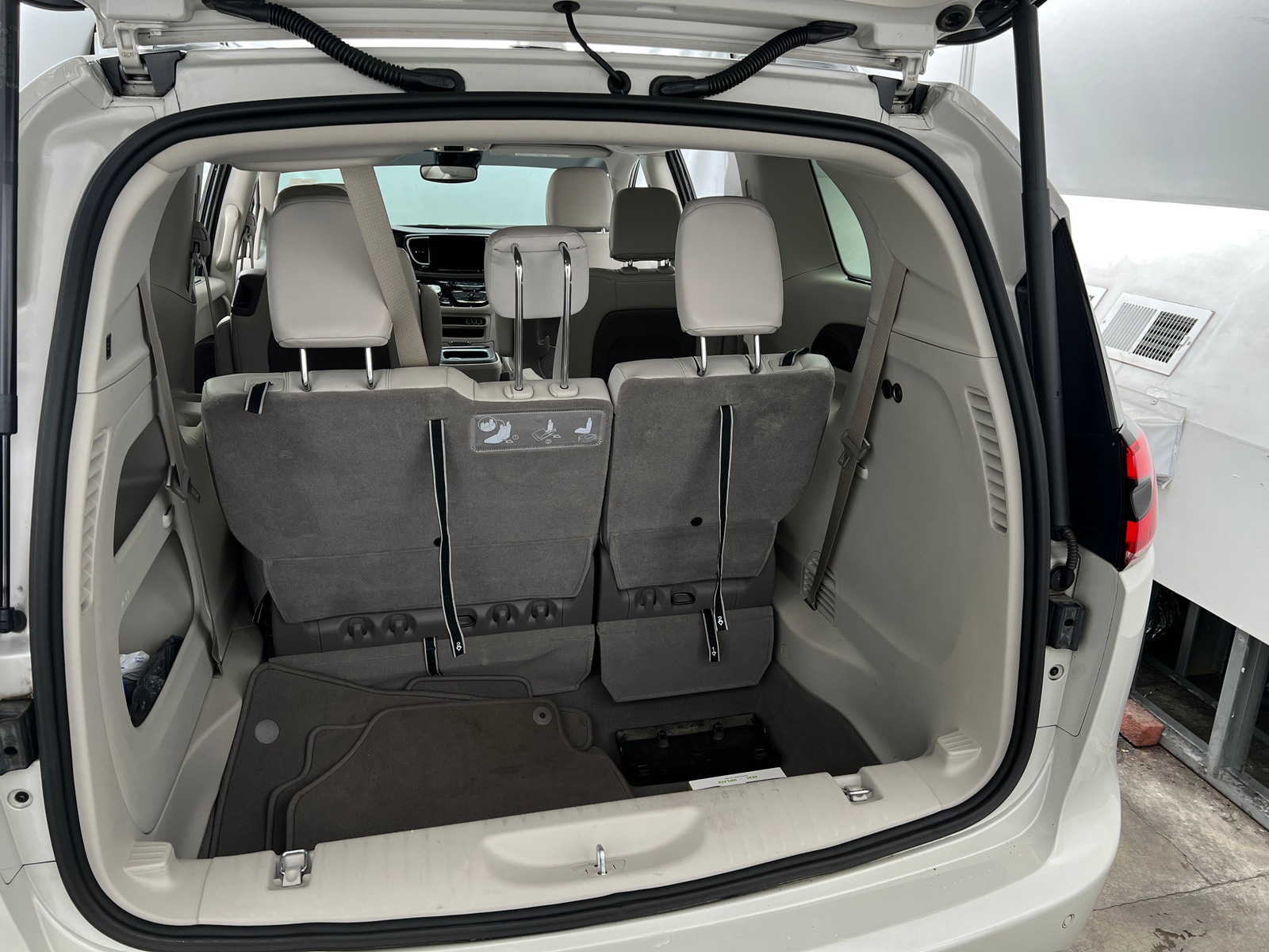 Thumbnail: 2021 Chrysler Pacifica - 6