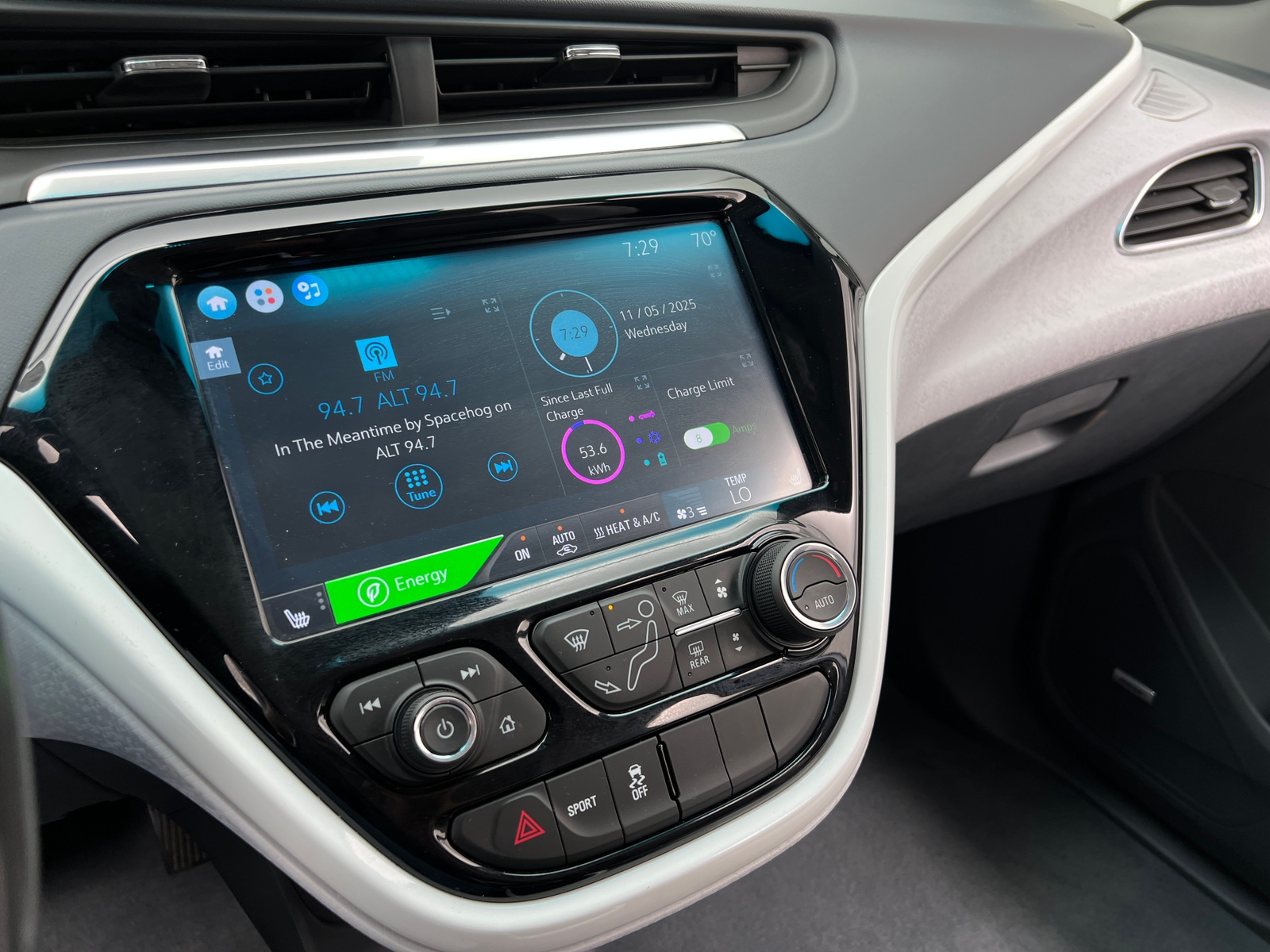 Thumbnail: 2018 Chevrolet Bolt EV - 3