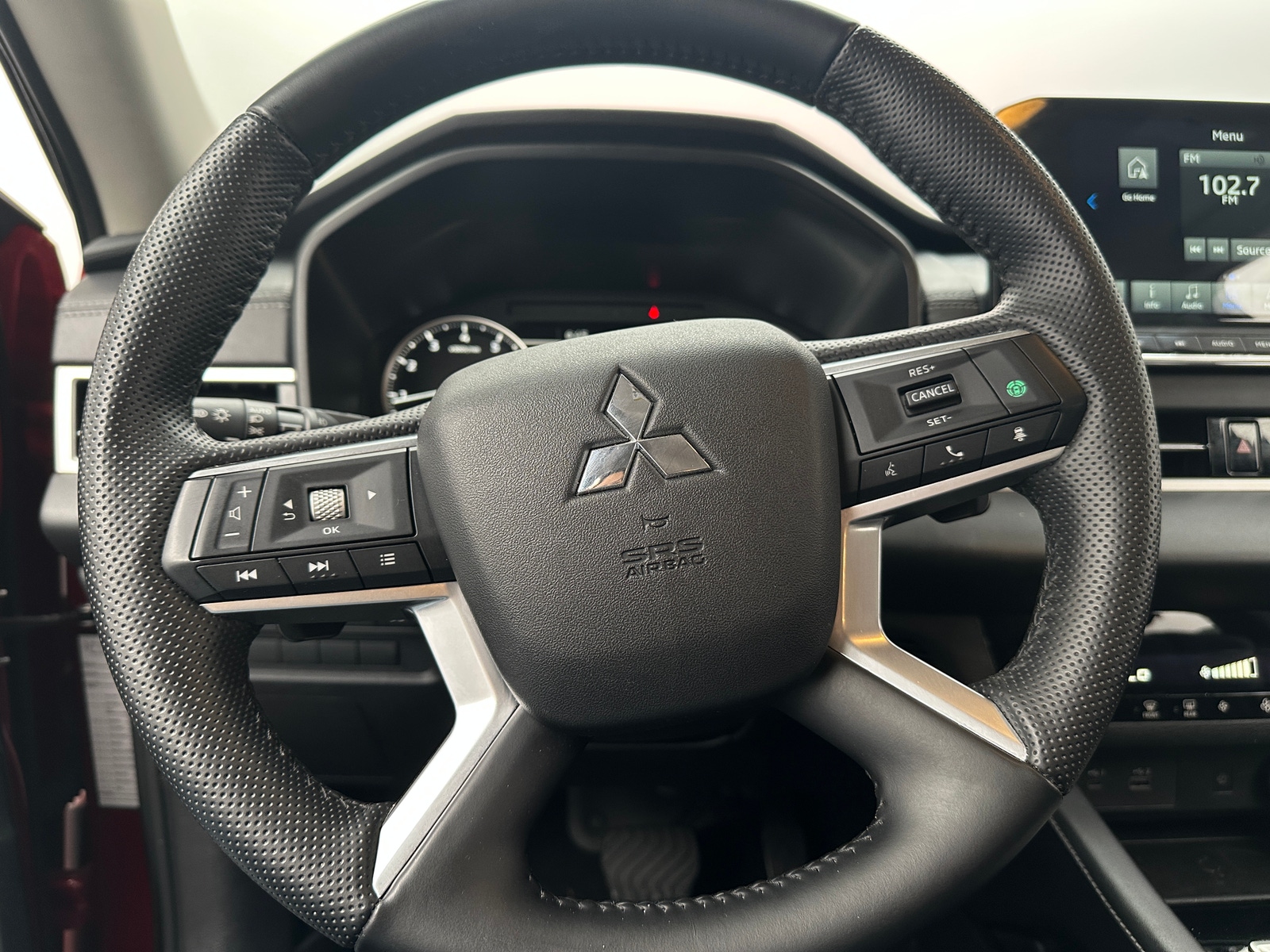 Thumbnail: 2024 Mitsubishi Outlander - 4