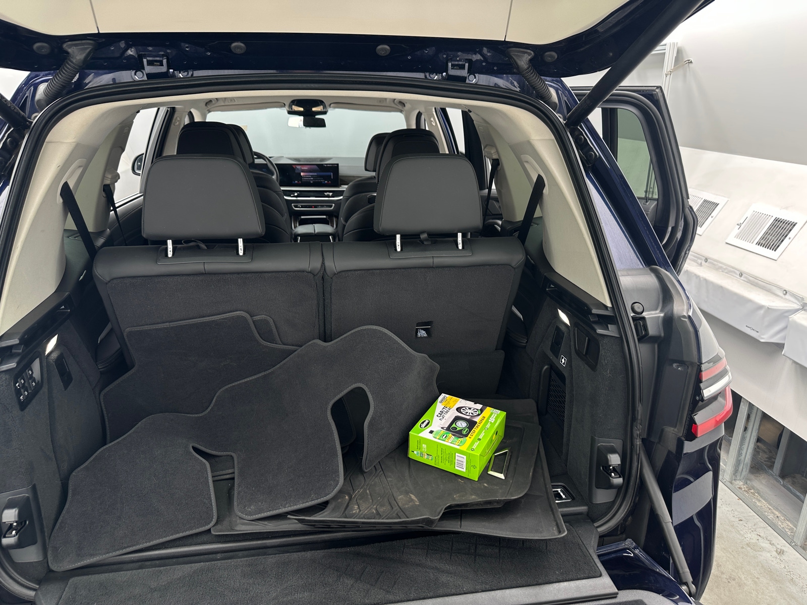 Thumbnail: 2023 BMW X7 - 6