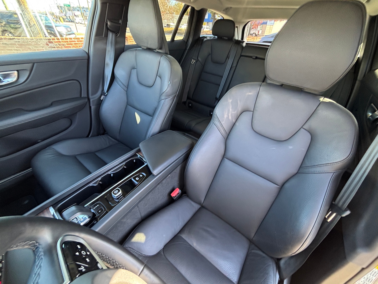 Thumbnail: 2025 Volvo V60 - 2