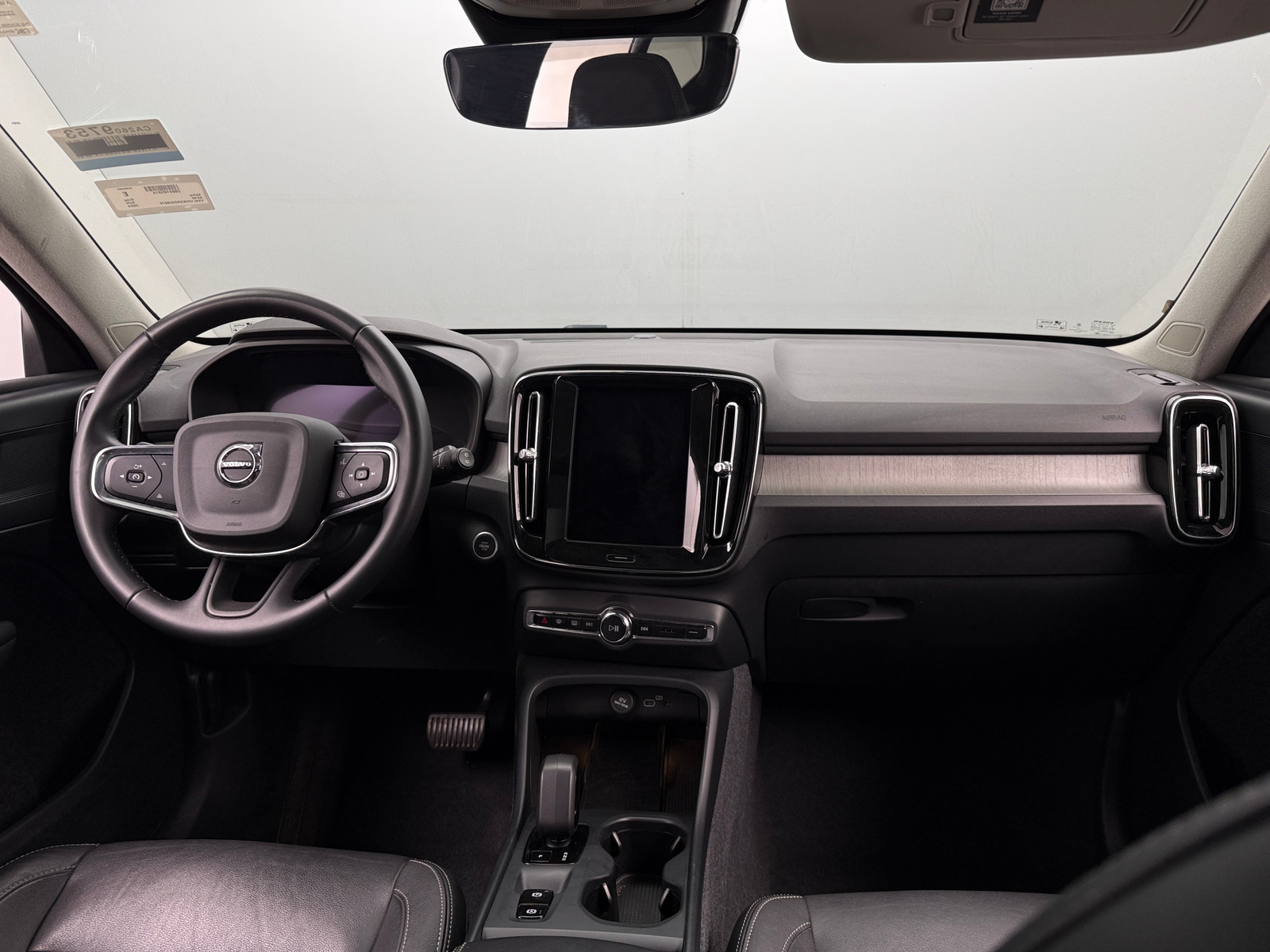 Thumbnail: 2024 Volvo XC40 - 2