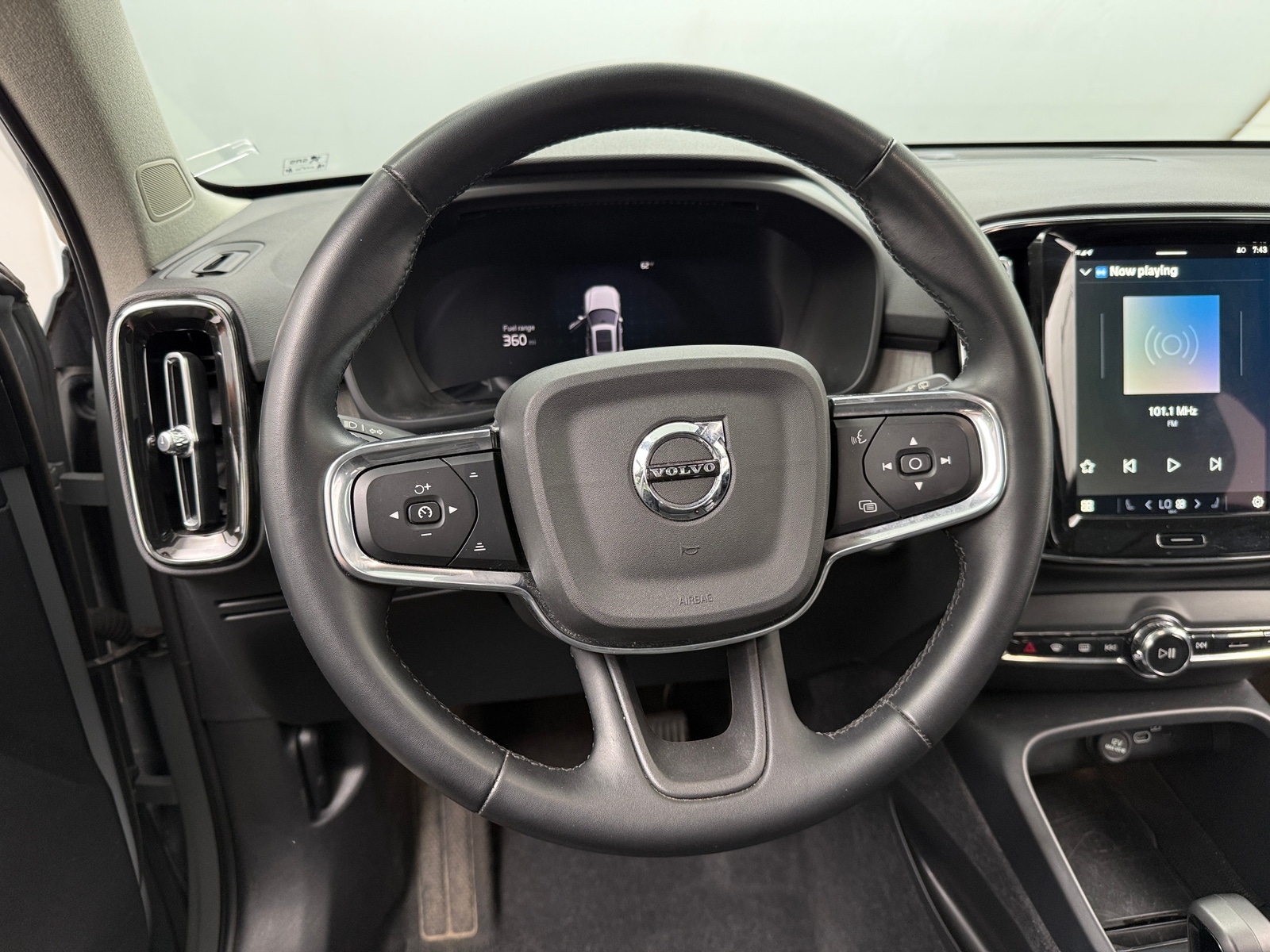 Thumbnail: 2024 Volvo XC40 - 4