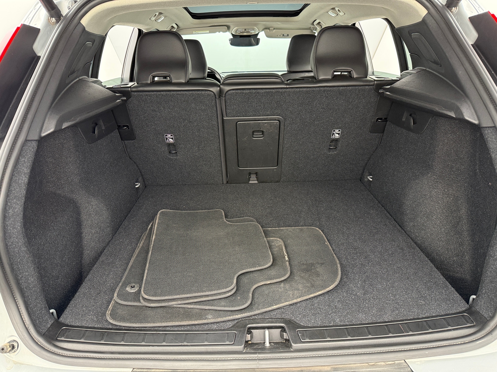 Thumbnail: 2024 Volvo XC40 - 6