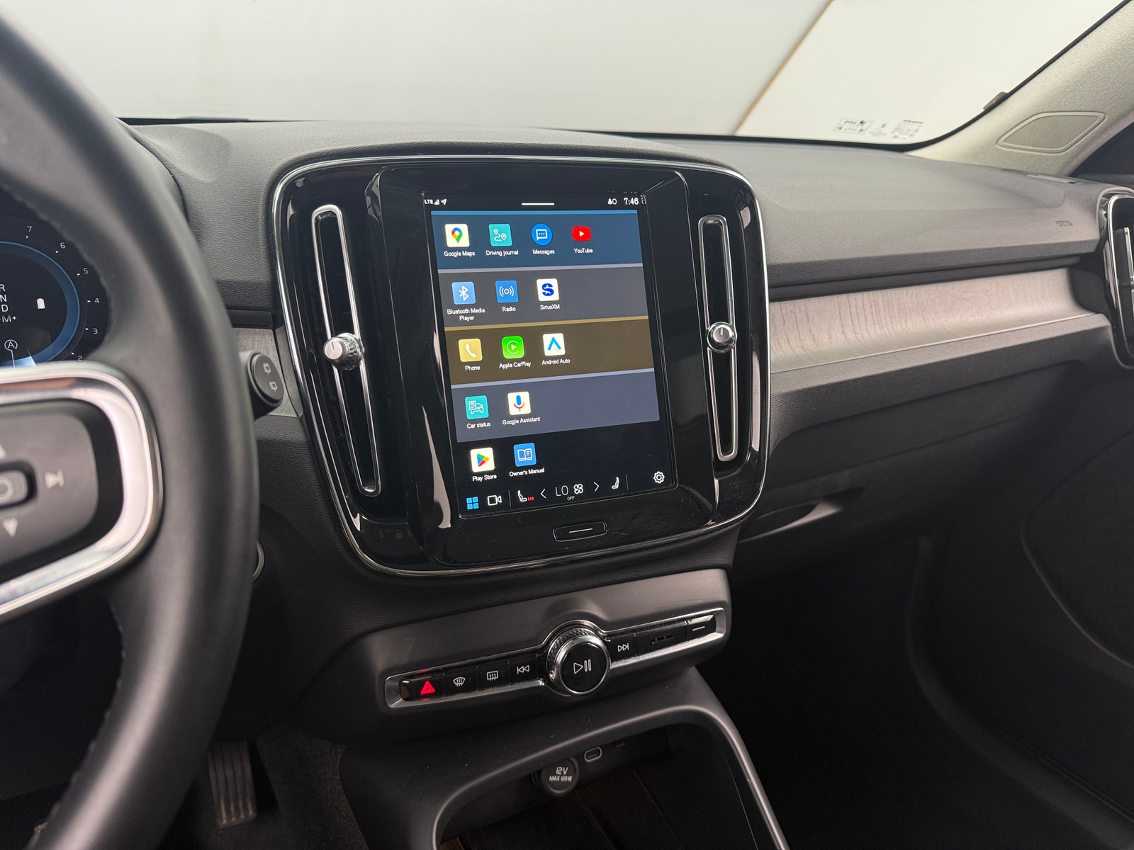 Thumbnail: 2024 Volvo XC40 - 3