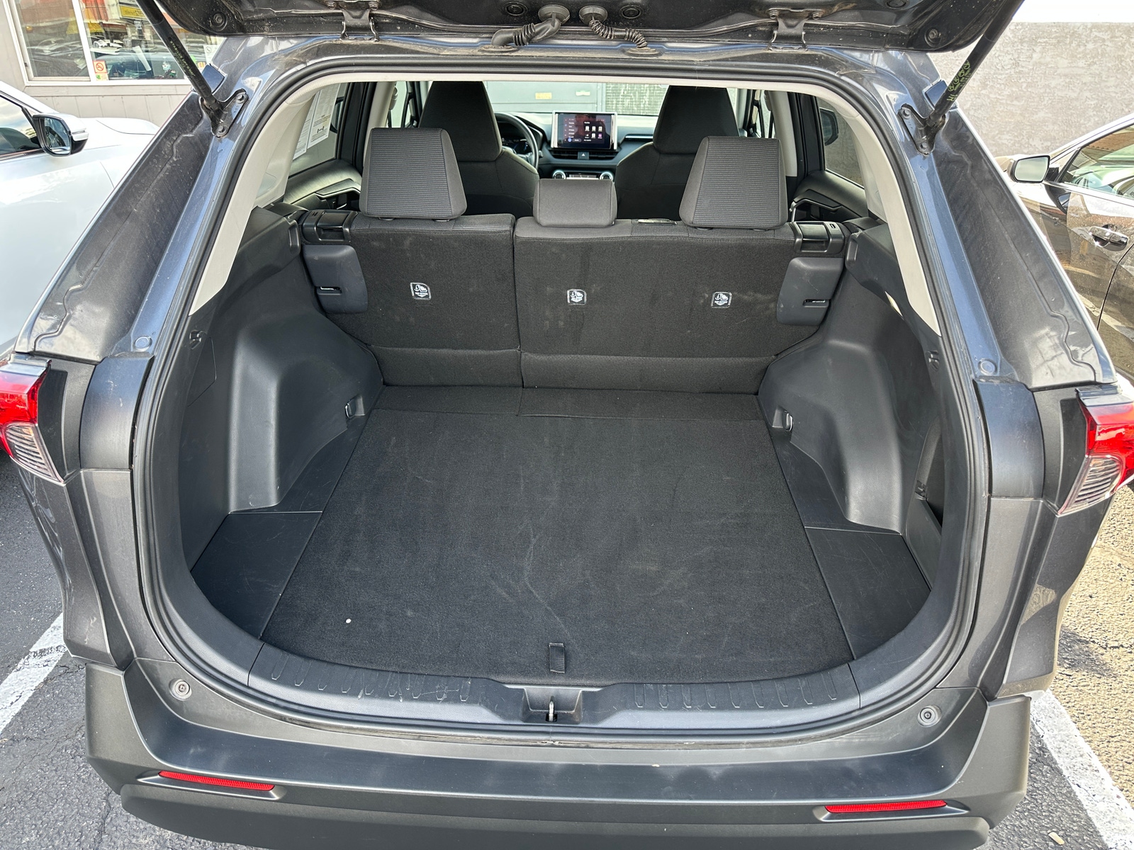 Thumbnail: 2025 Toyota RAV4 - 6