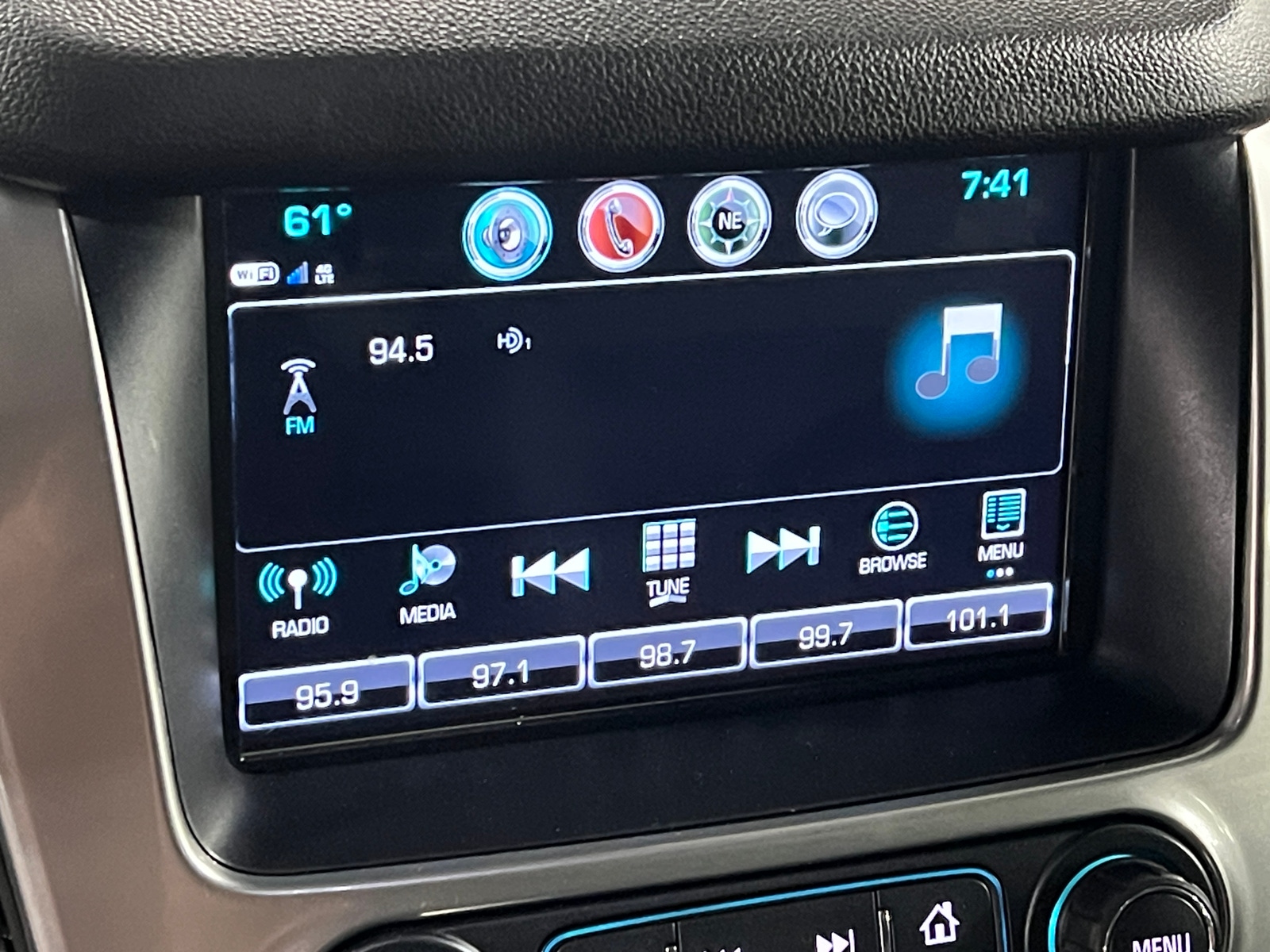 Thumbnail: 2020 Chevrolet Suburban - 3