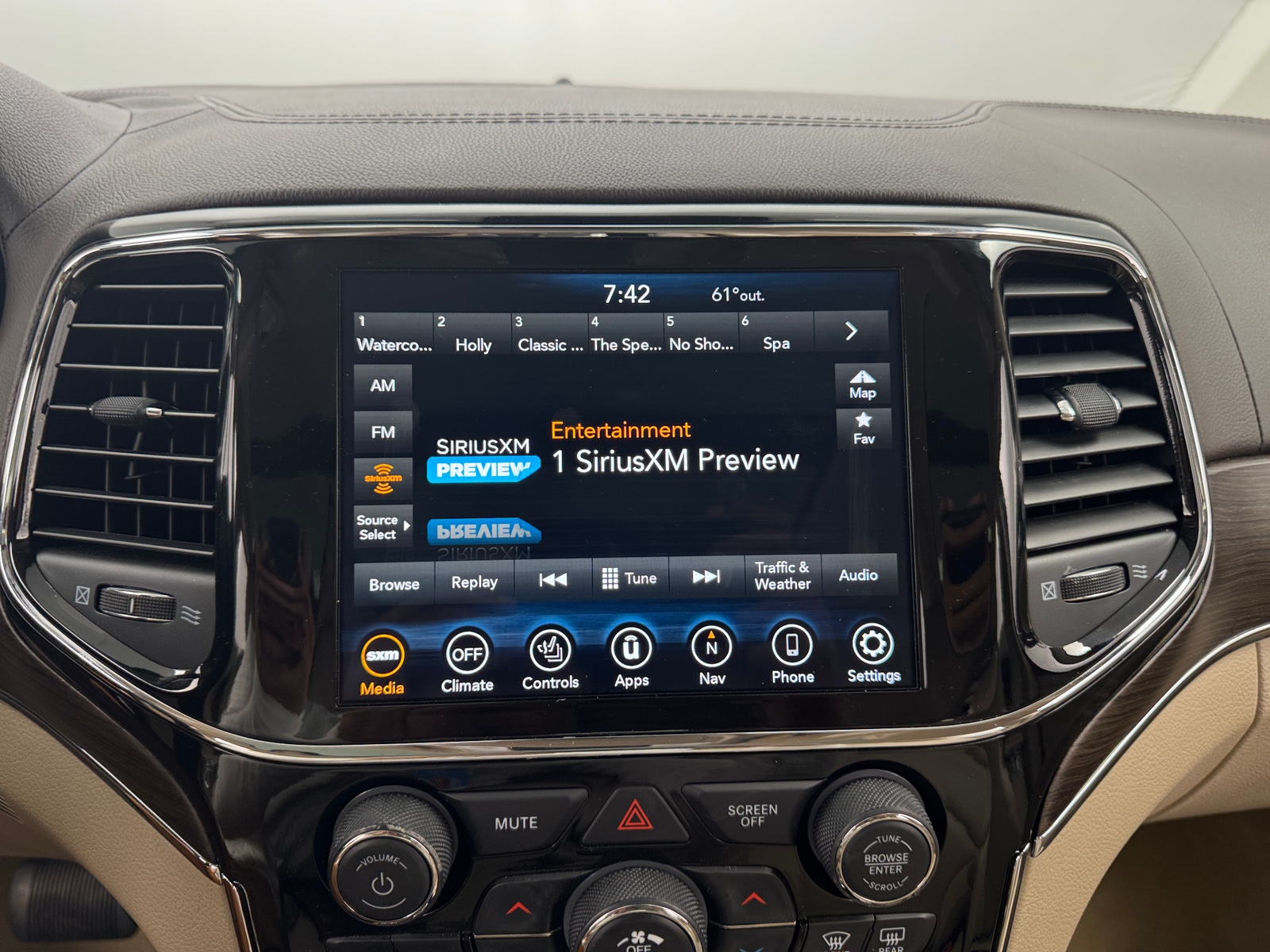 Thumbnail: 2021 Jeep Grand Cherokee - 3