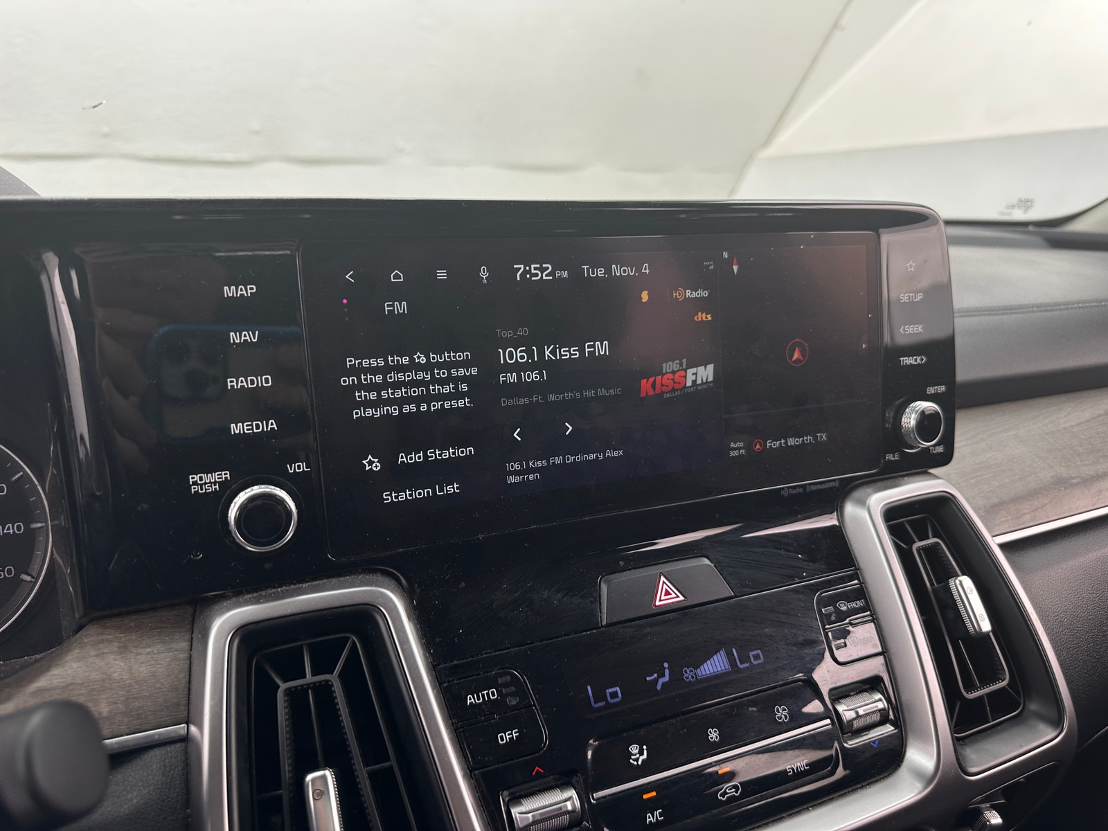 Thumbnail: 2023 Kia Sorento - 3