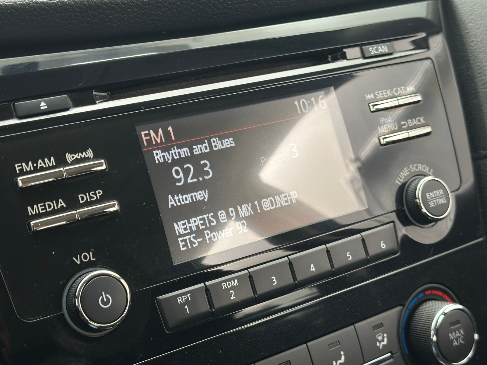 Thumbnail: 2017 Nissan Rogue - 4