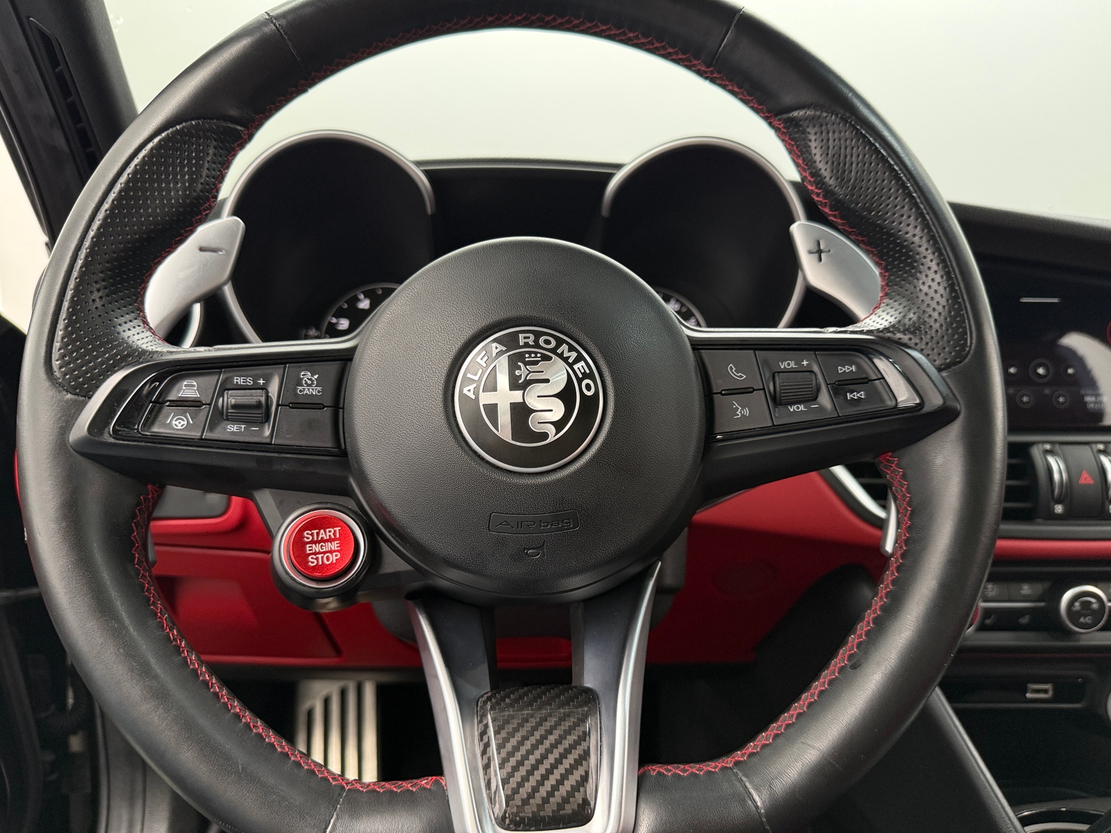 Thumbnail: 2021 Alfa Romeo Giulia - 4