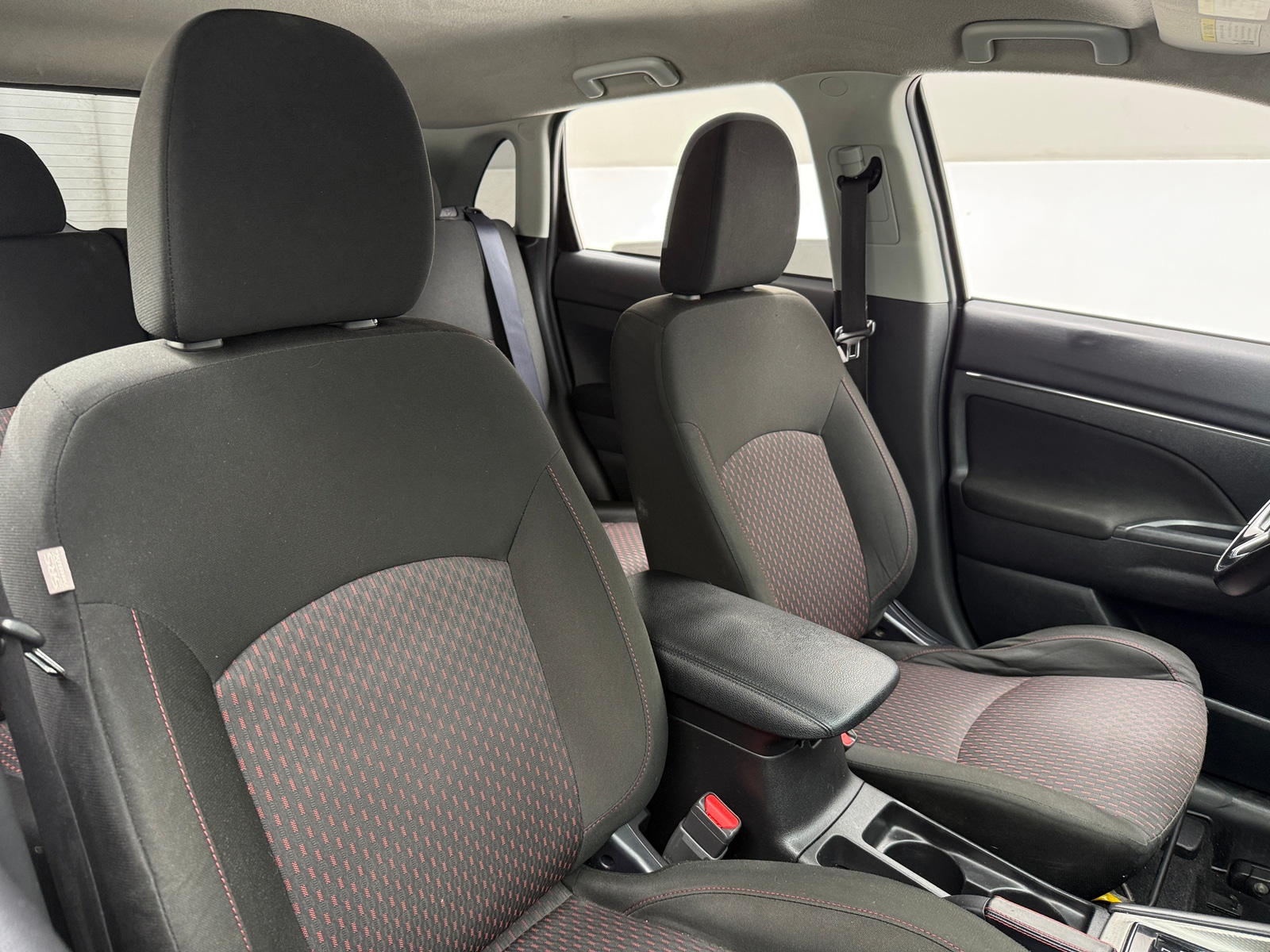 Thumbnail: 2018 Mitsubishi Outlander Sport - 2