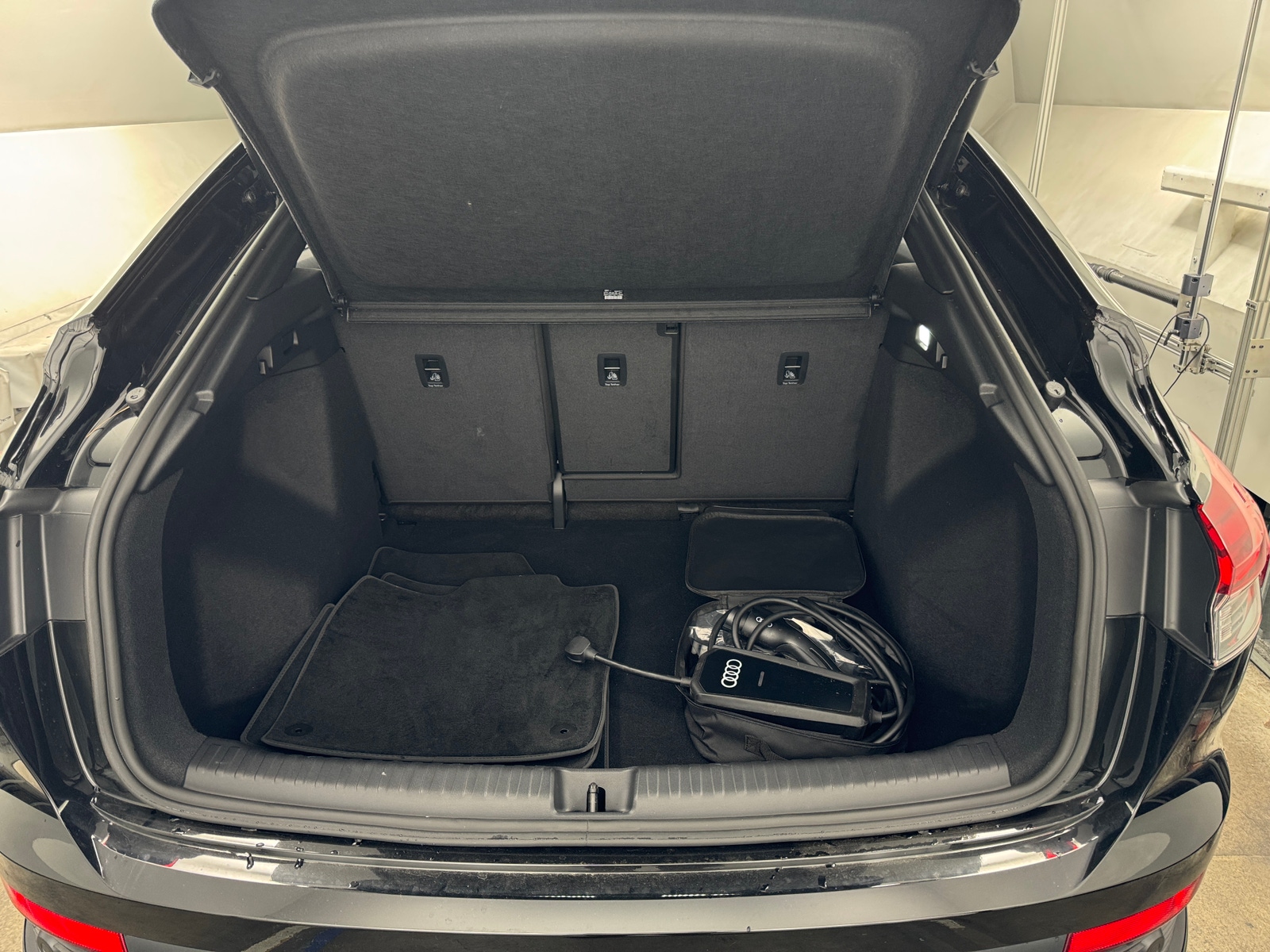 Thumbnail: 2025 Audi Q4 e-tron - 6