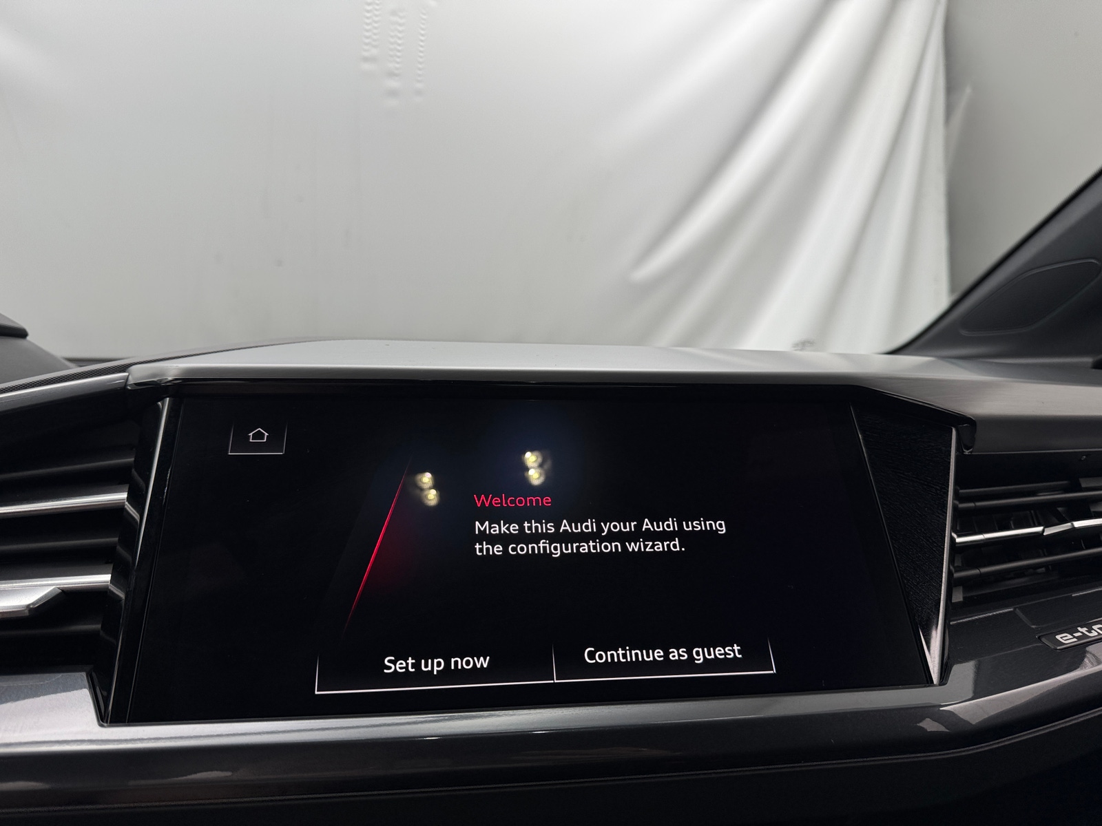 Thumbnail: 2025 Audi Q4 e-tron - 3