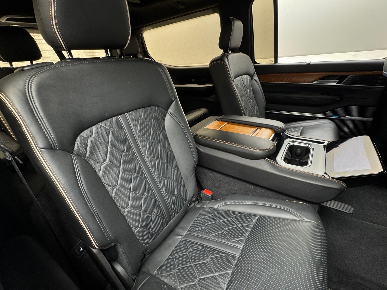 Thumbnail: 2022 Jeep Grand Wagoneer - 5