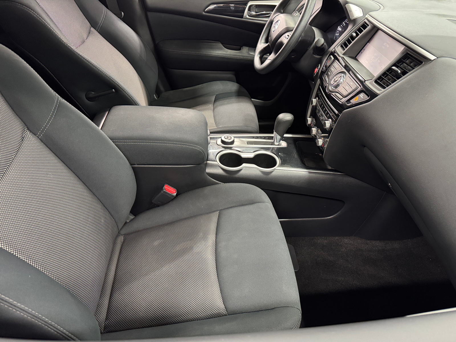 Thumbnail: 2017 Nissan Pathfinder - 2