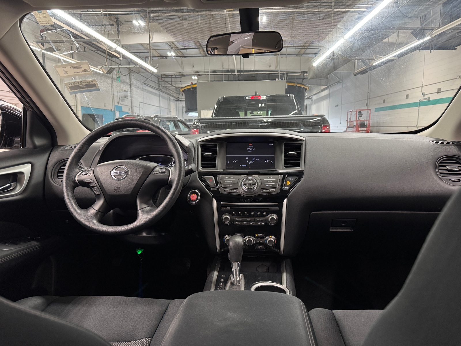 Thumbnail: 2017 Nissan Pathfinder - 3